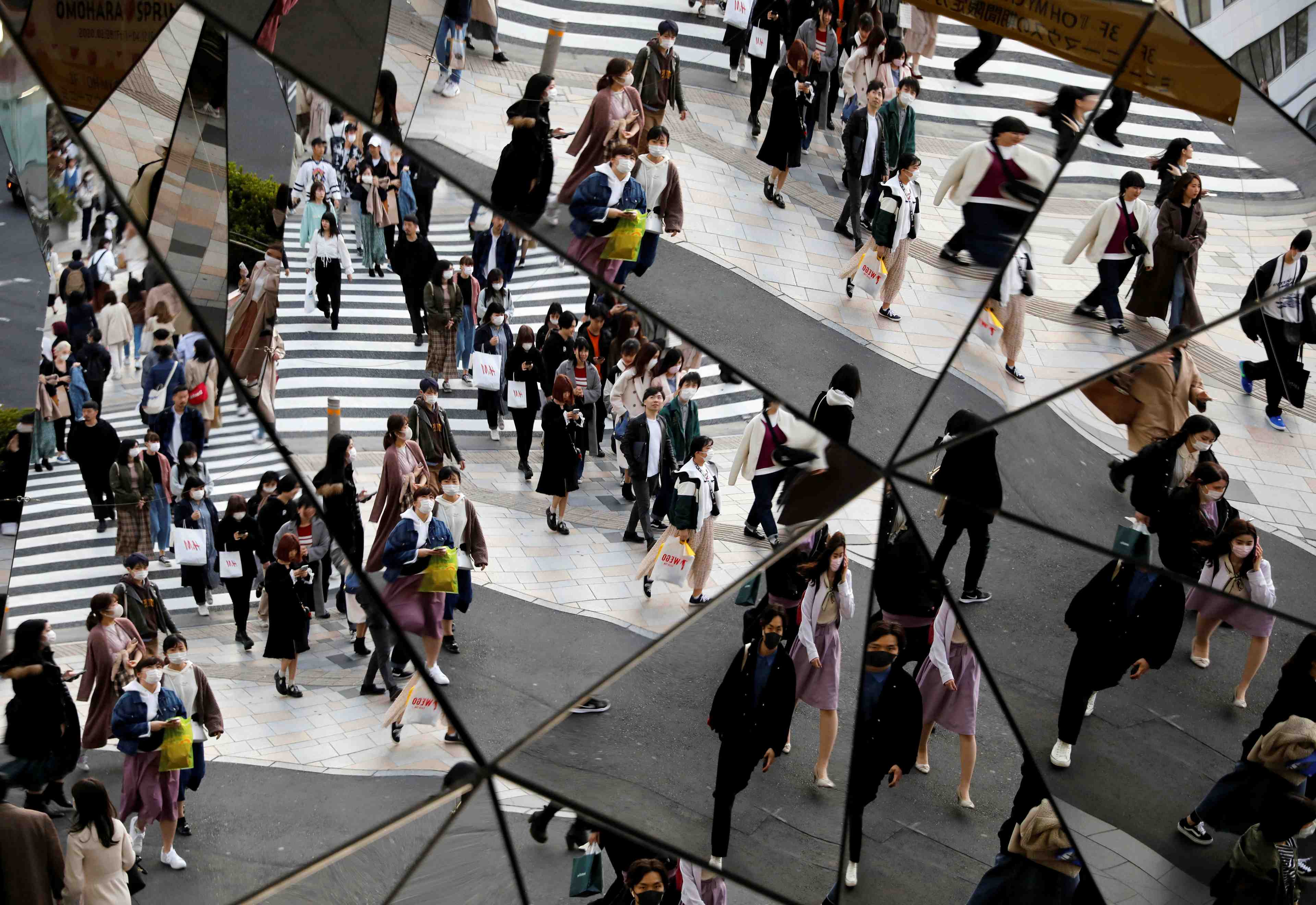 Coronavirus/japon: magasins pris d'assaut avant isolement a tokyo