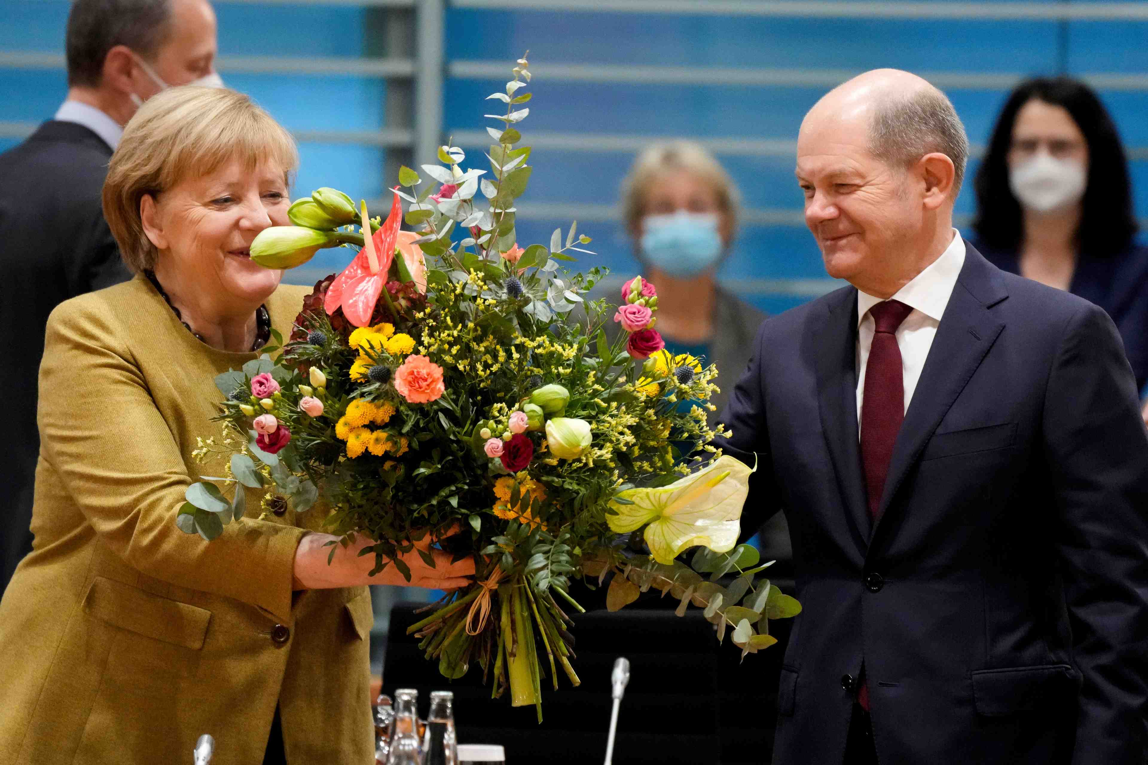 Allemagne: un accord de coalition en vue, merkel fait ses adieux