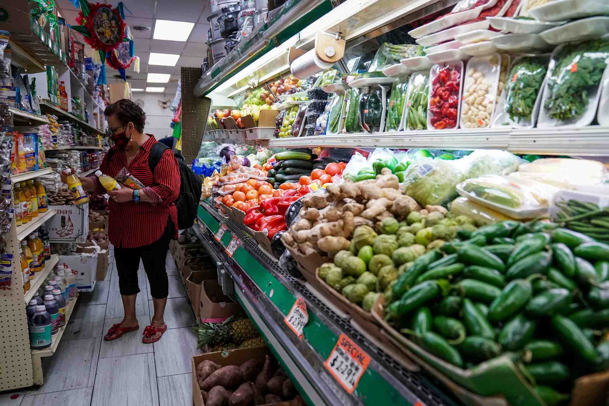Etats-unis: les depenses de consommation inferieures aux attentes en juillet, l'inflation recule