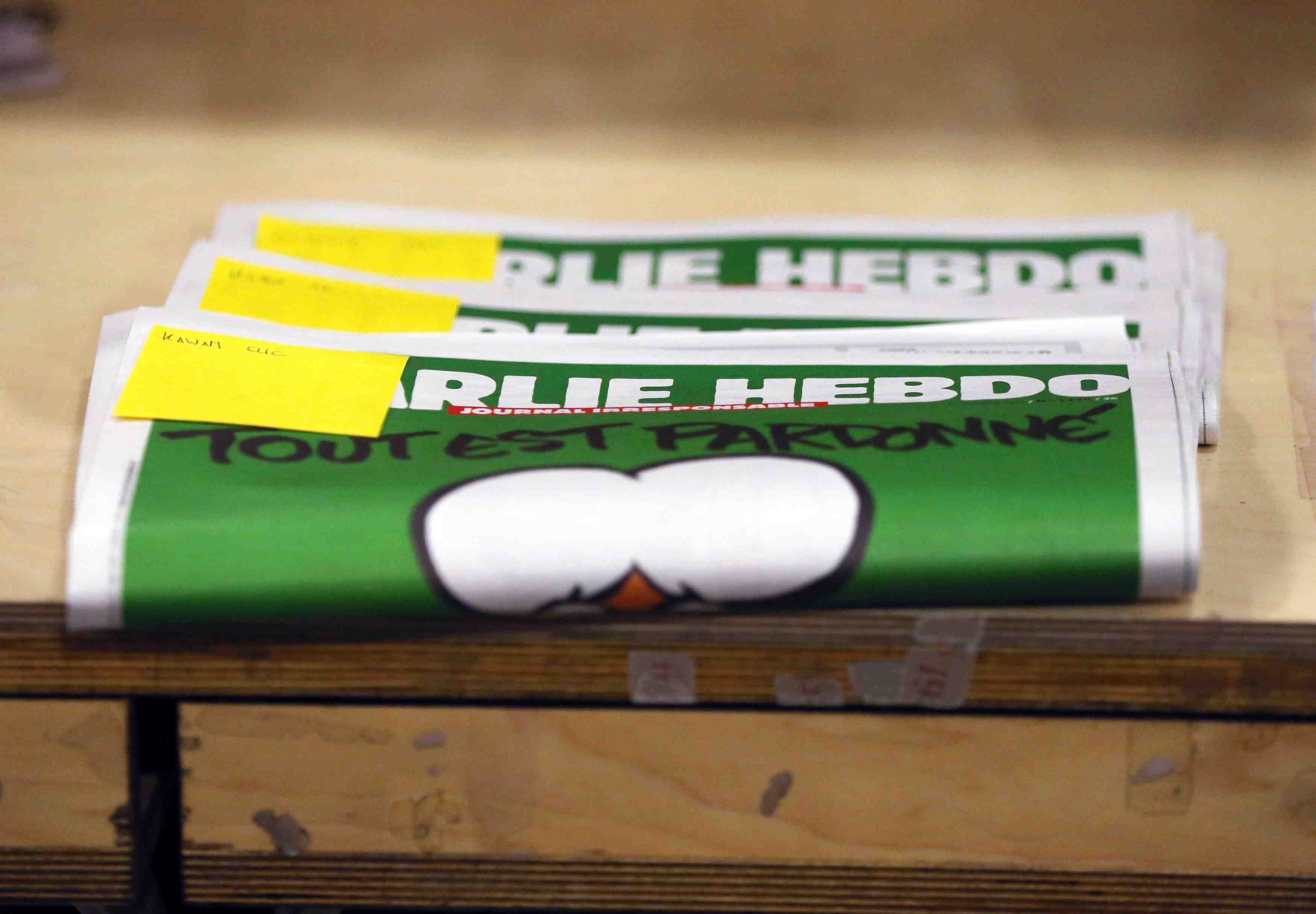 Heurts a alger a la fin d'une manifestation contre les caricatures de charlie hebdo