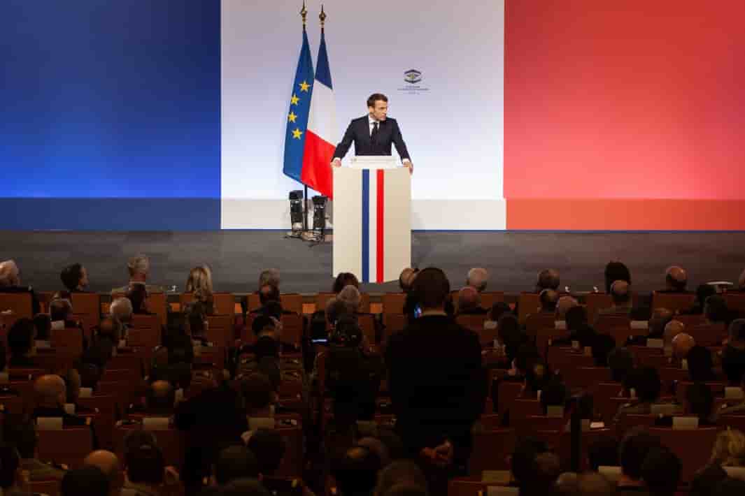 "Notre force de dissuasion nucléaire demeure, en ultime recours, la clé de voûte de notre sécurité et la garantie de nos intérêts vitaux", a expliqué vendredi à l'Ecole de guerre le président de la République Emmanuel Macron.