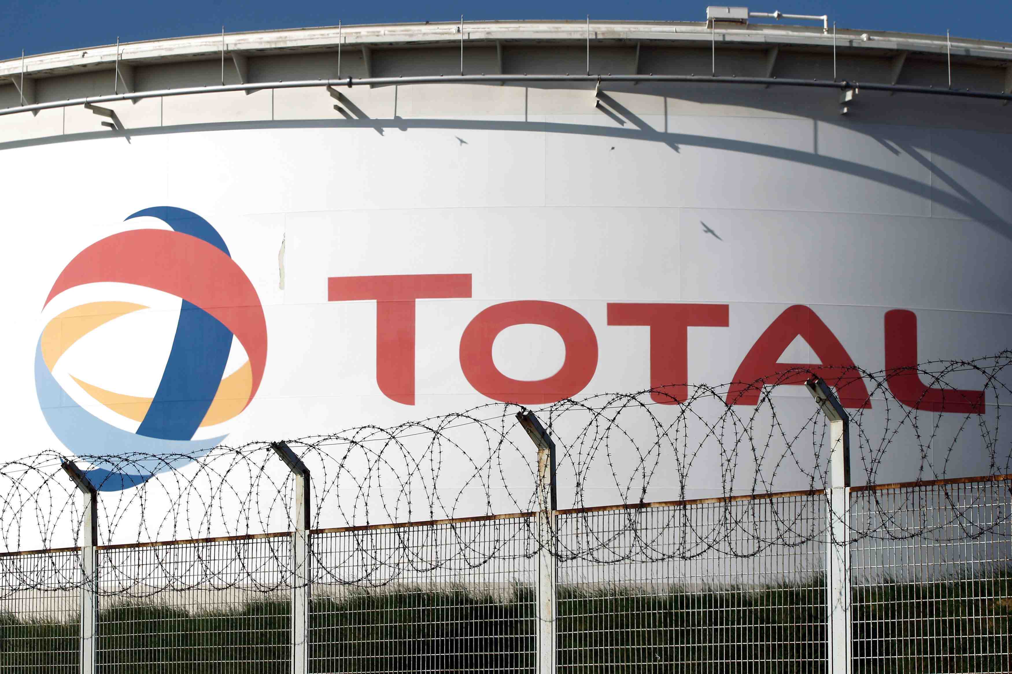 Total: arret du raffinage et projet de reconversion a grandpuits