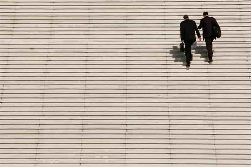Contraction accélérée dans le privé en décembre en France