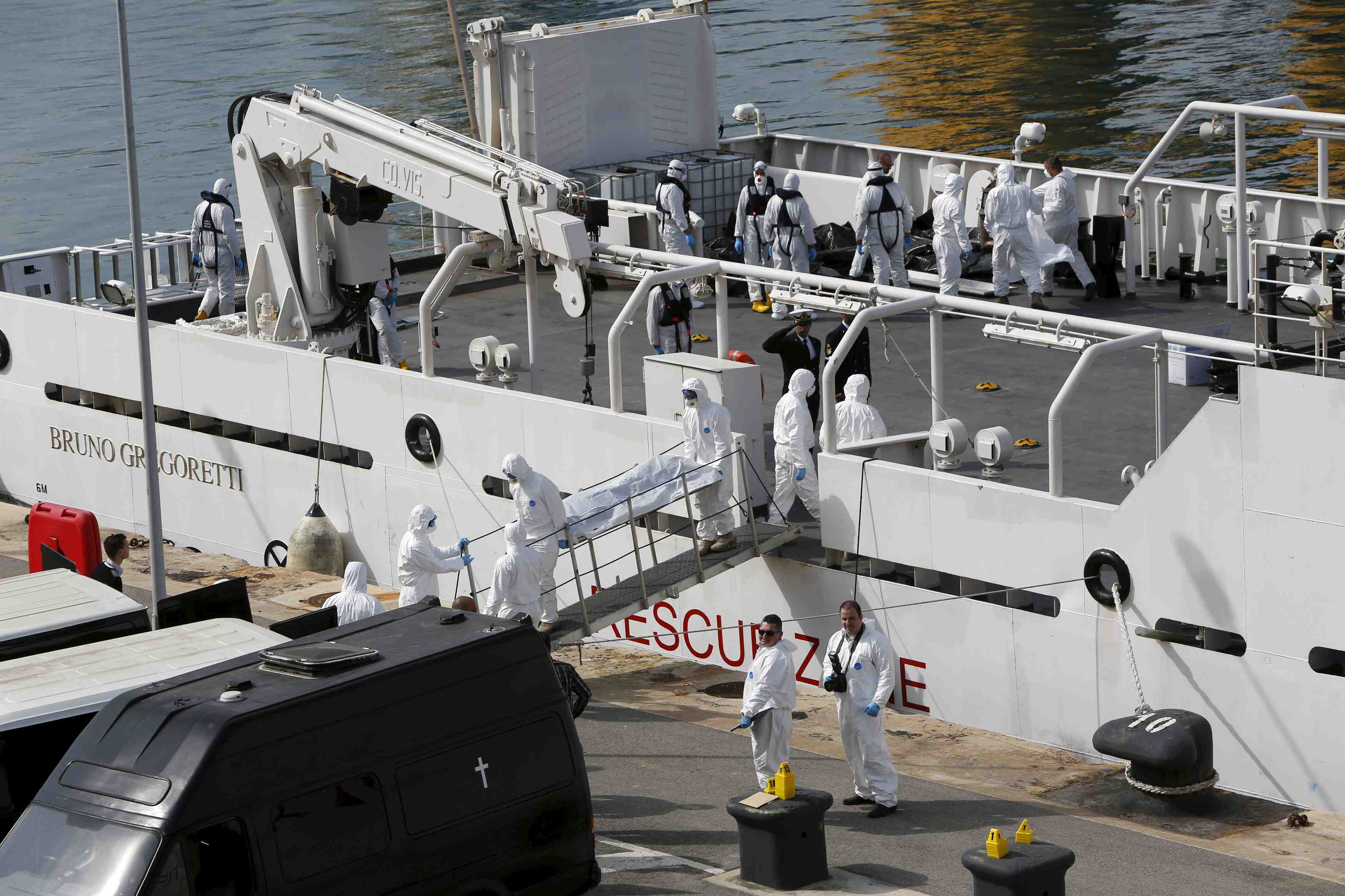 L'ue promet d'agir face a la crise des migrants en mediterranee