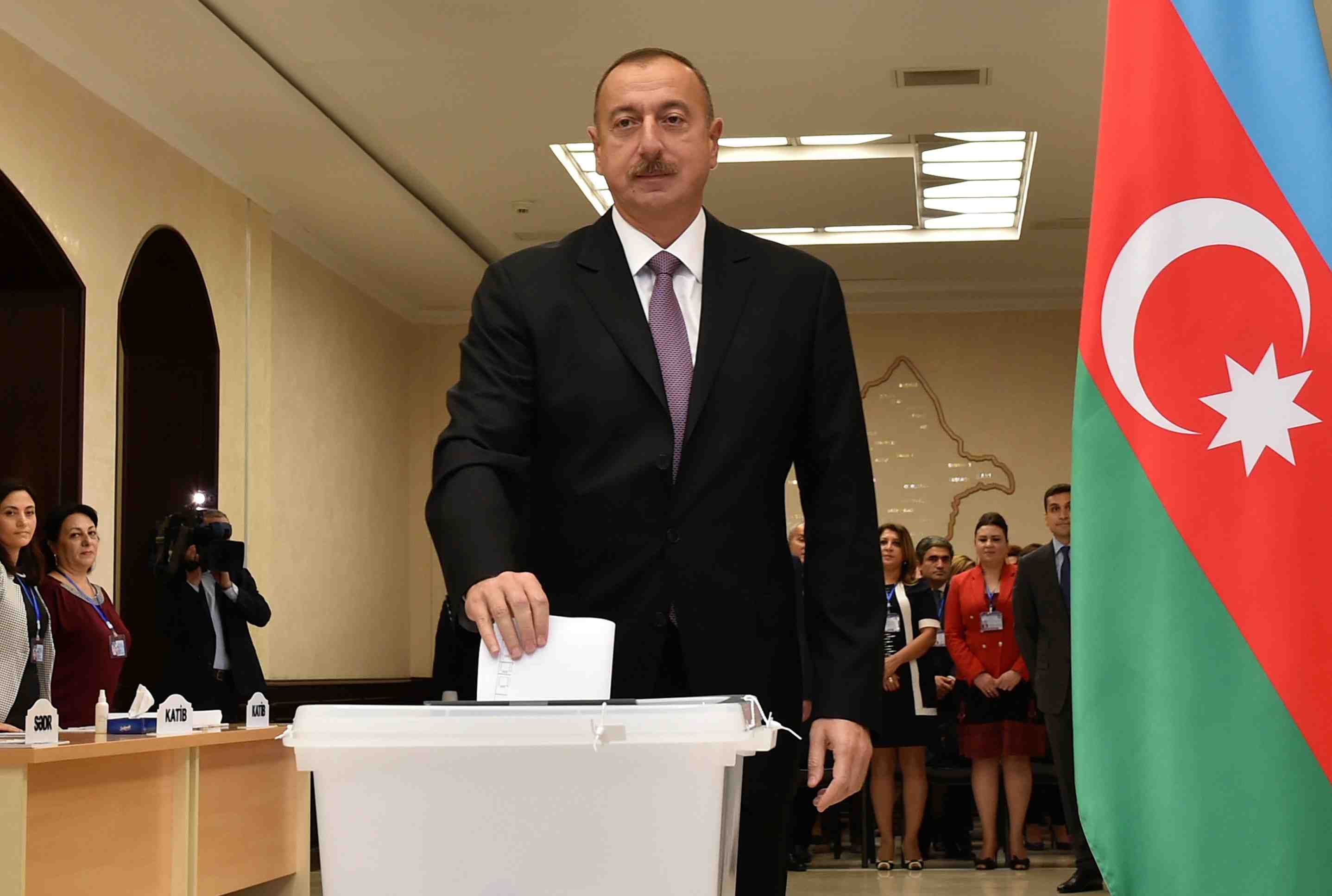 Le president aliev en route vers un 4e mandat en azerbaidjan