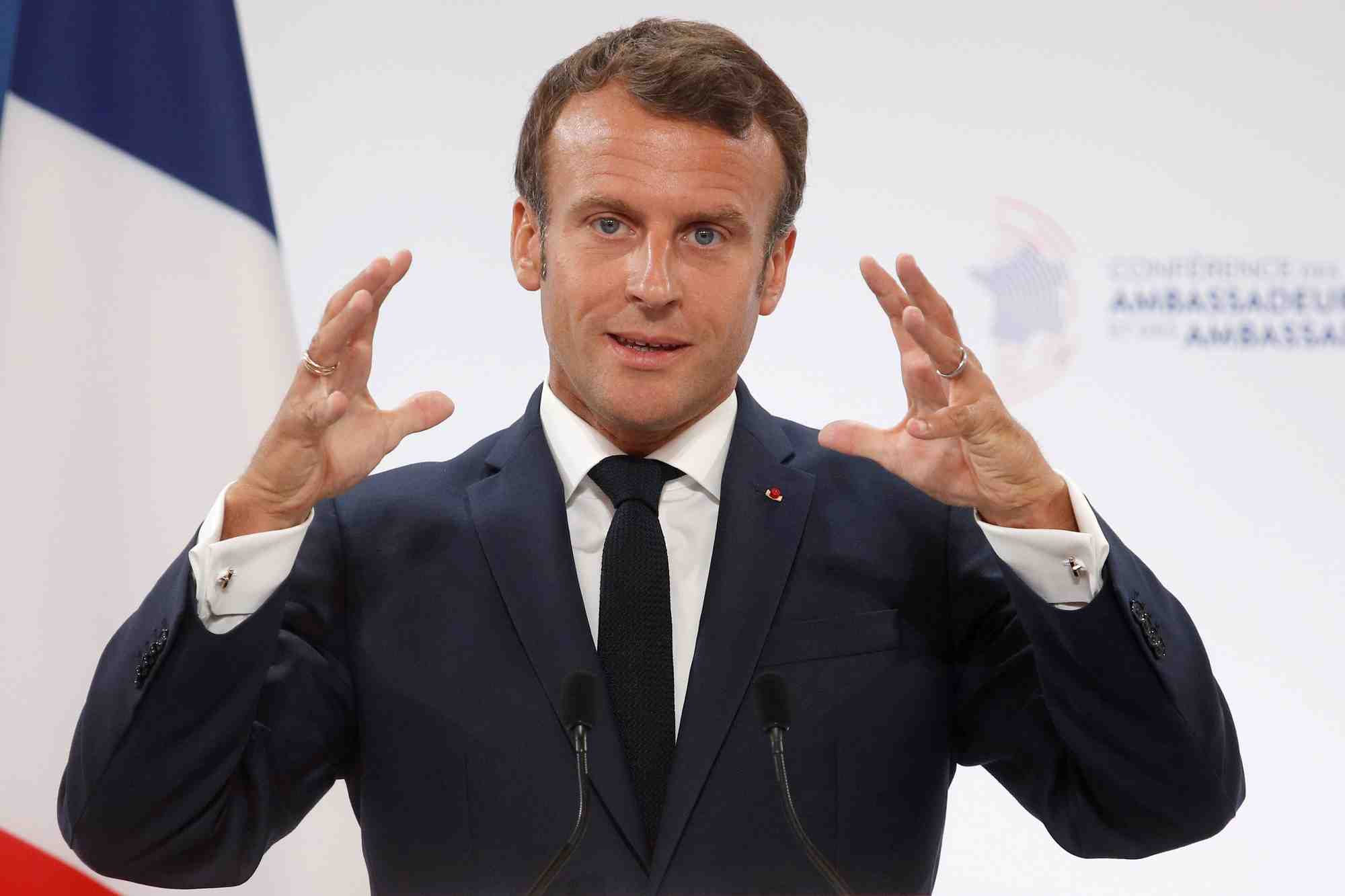 Macron entend poursuivre sur la voie du "grand debat"