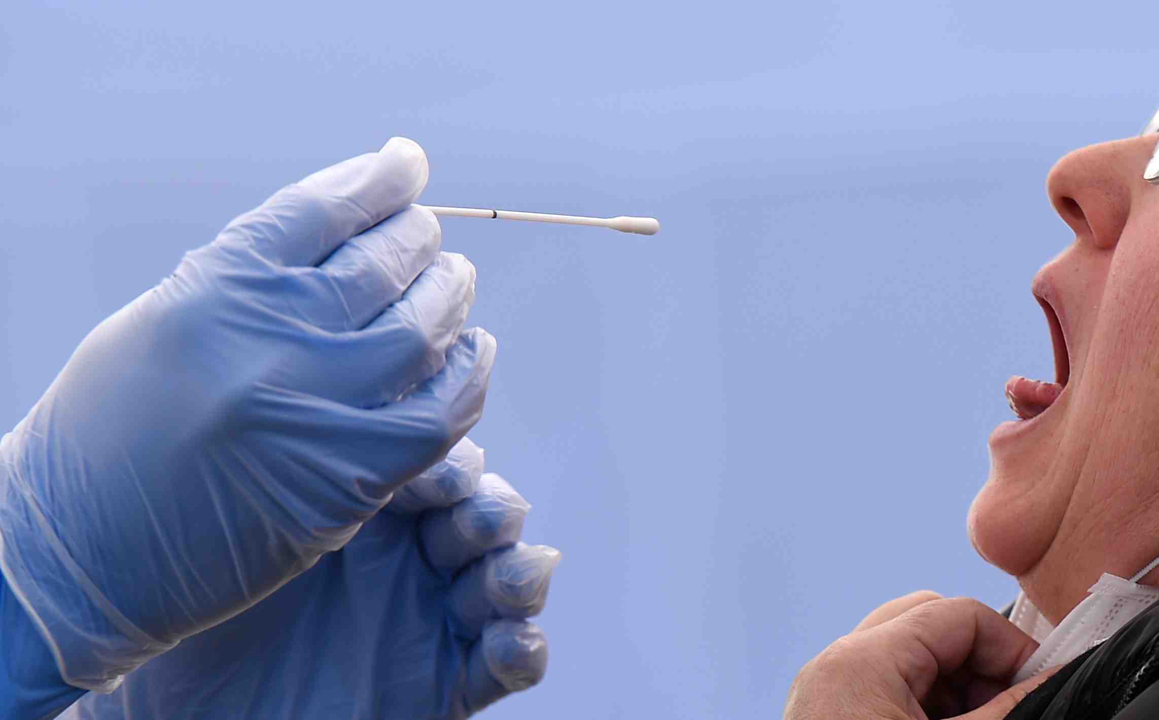 Tests positifs au coronavirus de 400 ouvriers dans un abattoir allemand