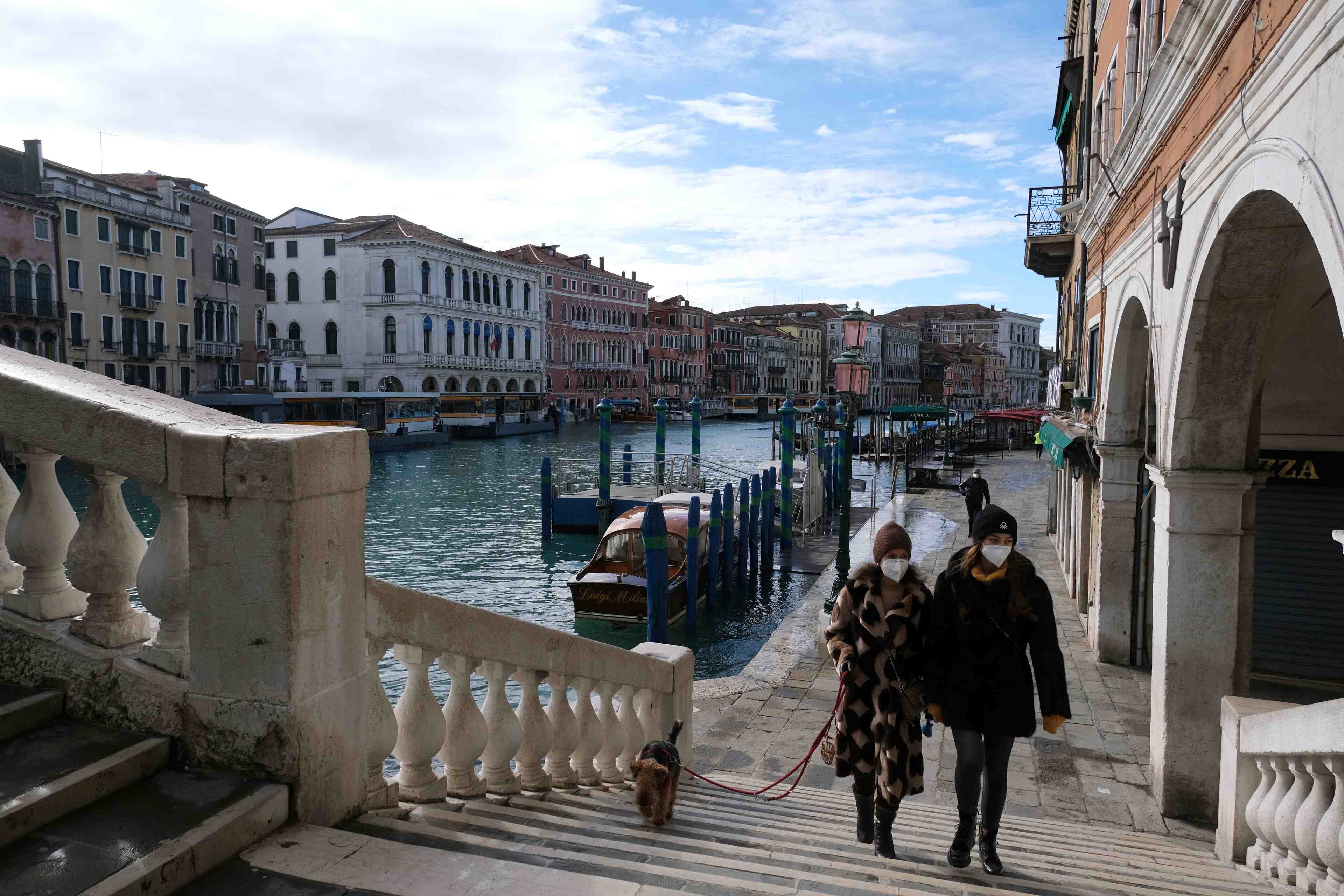 Coronavirus: l'italie recense 318 deces et 16.424 nouveaux cas