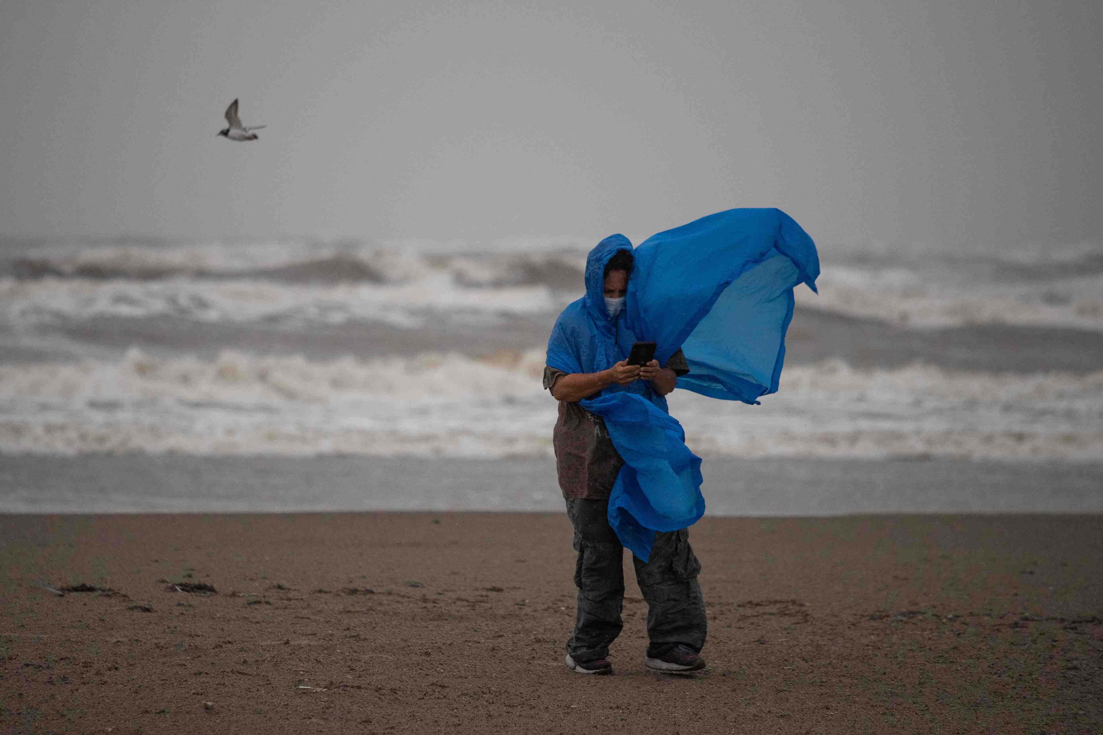 L'ouragan nicholas atteint la cote du texas et de la louisiane