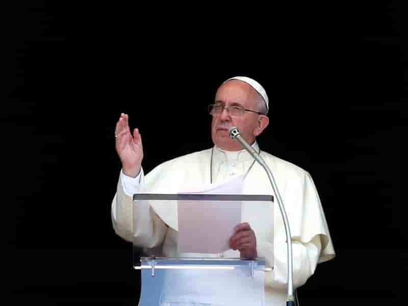 Le pape envoie un émissaire en Irak, parle d'offense à Dieu