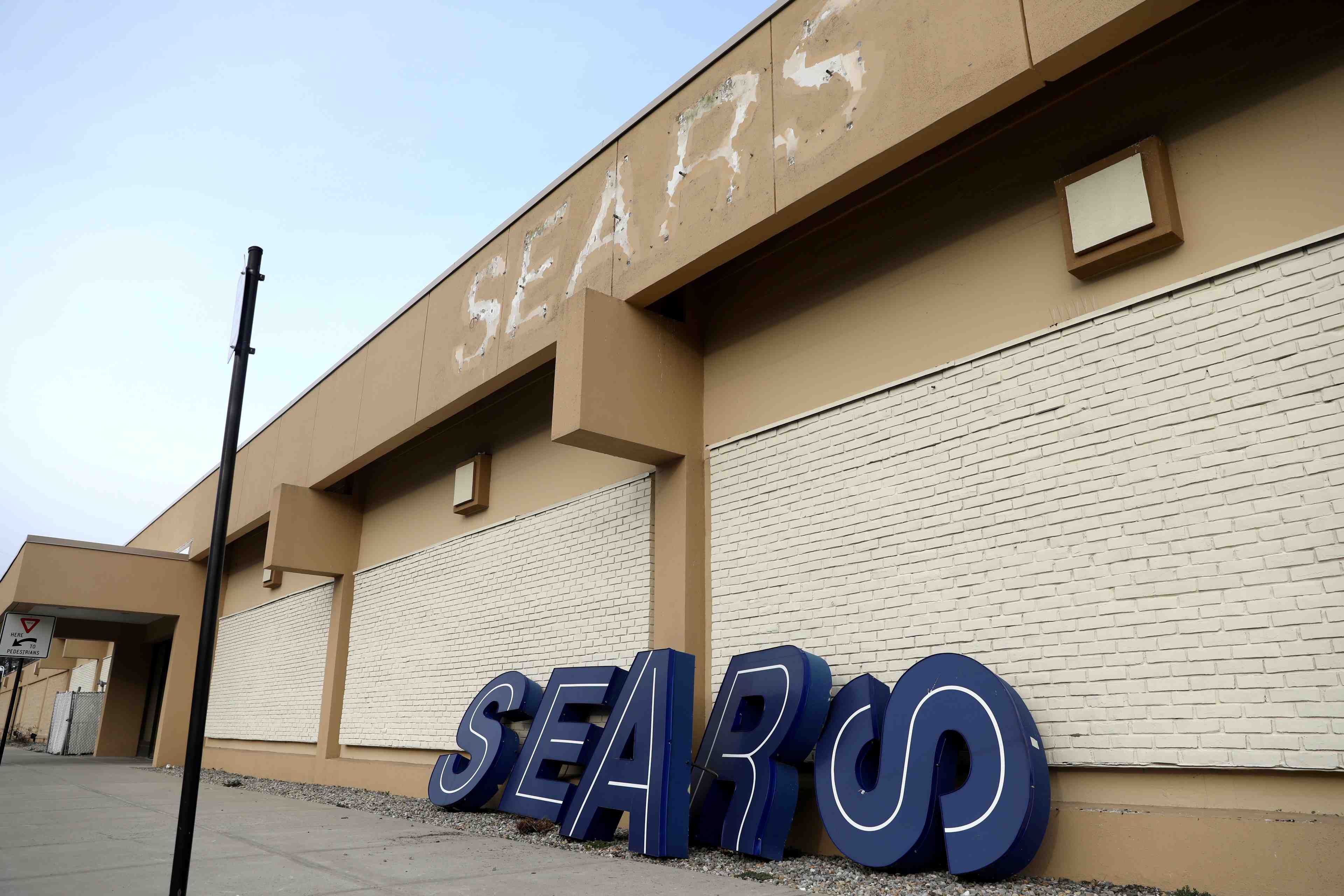 Lampert remporte une enchere a 5,2 milliards de dollars pour sauver sears