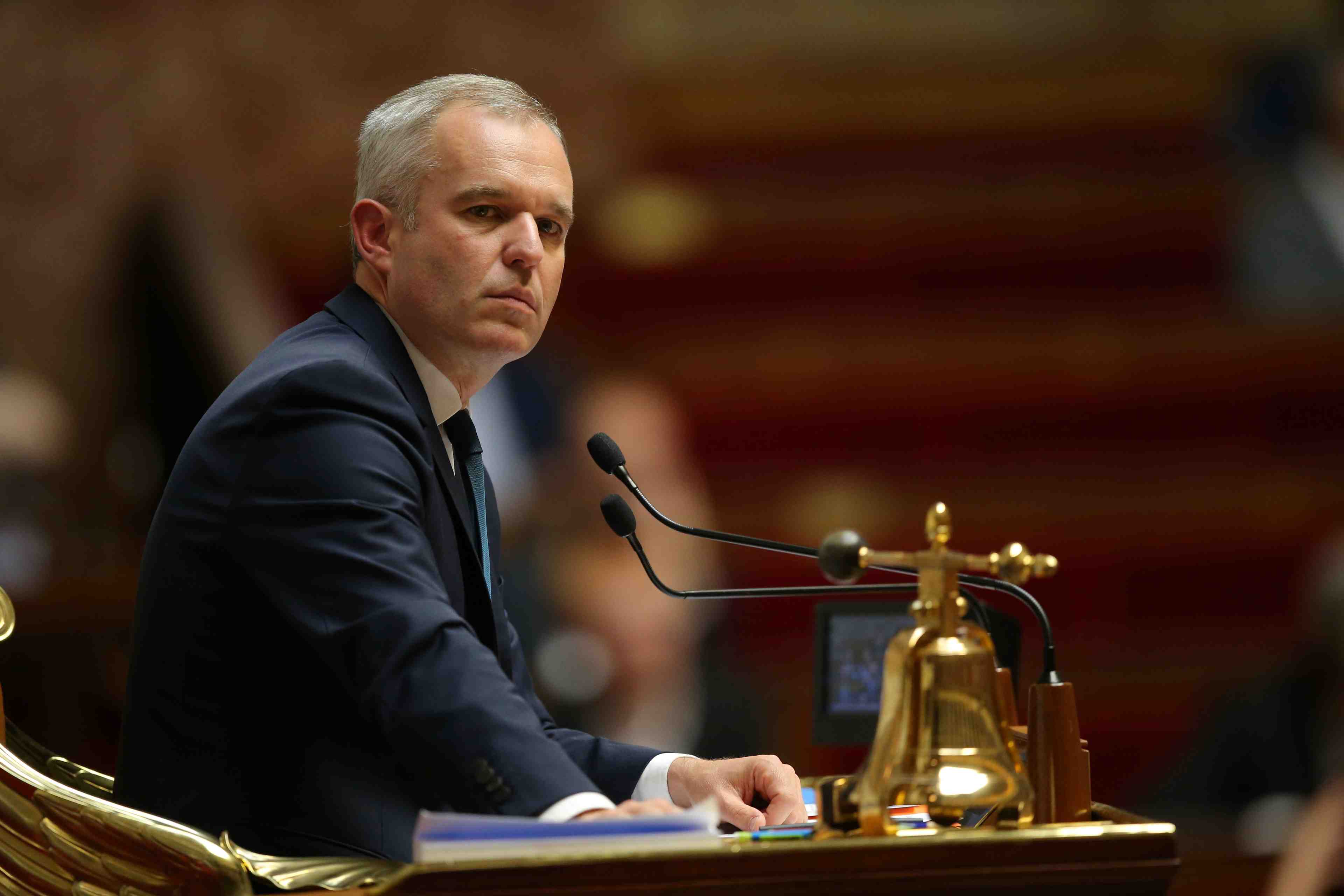 Climat: de rugy assure de l'engagement francais, les ong decues
