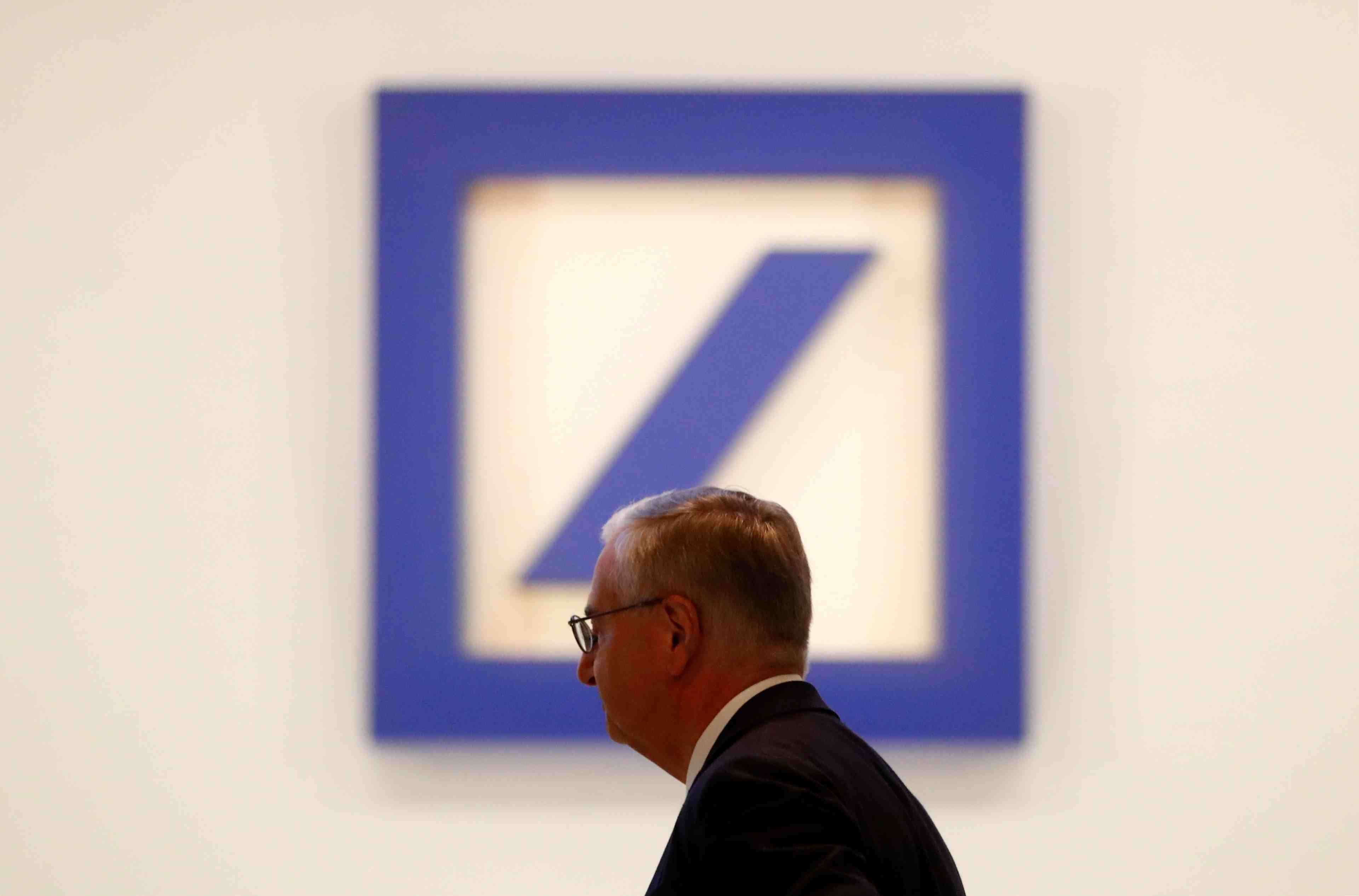 Les actionnaires de deutsche bank invites a desavouer la direction