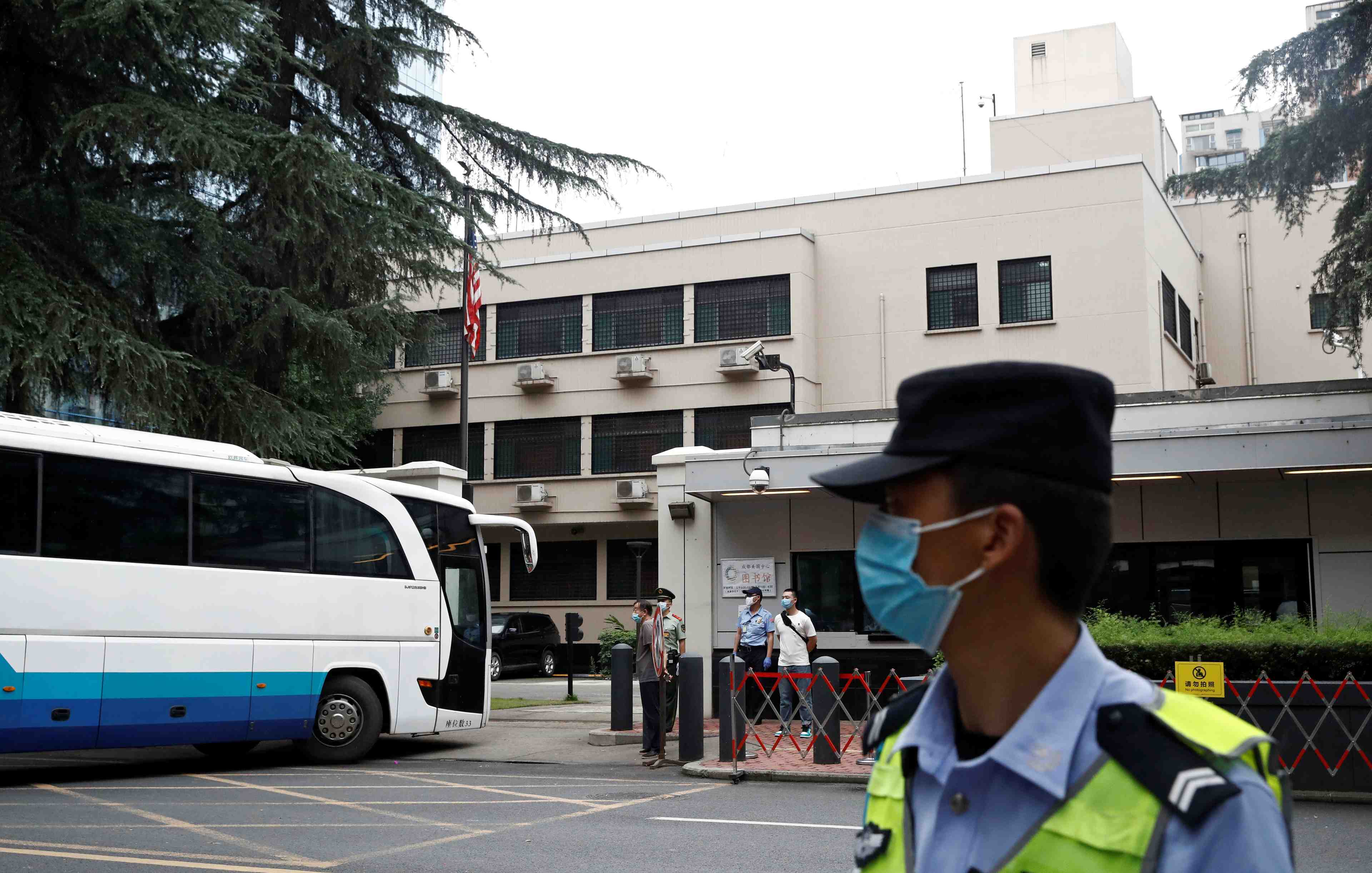 Chine: securite renforcee aux abords du consulat americain de chengdu