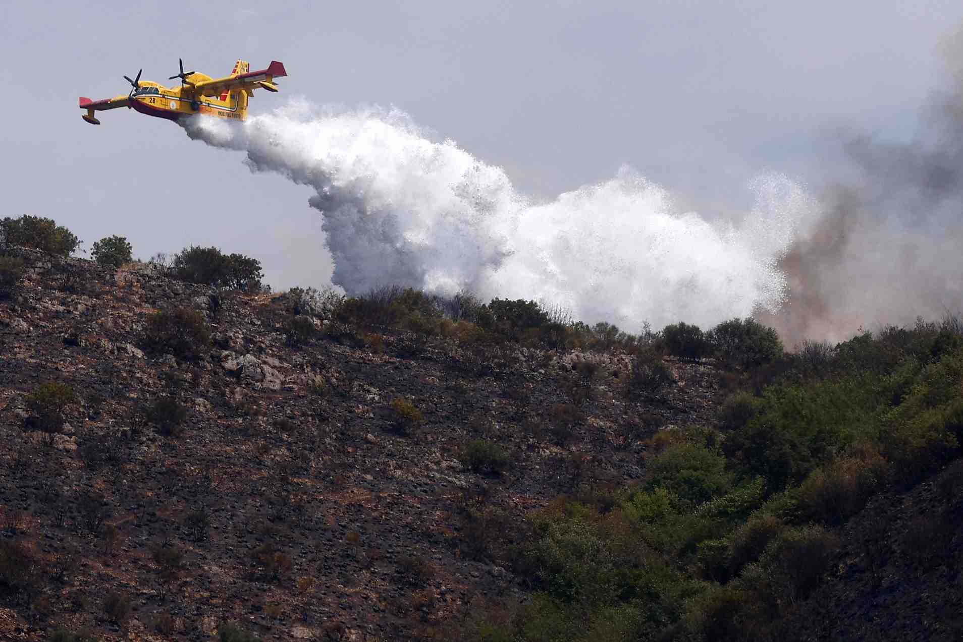 Plusieurs villages evacues a la suite d’un feu de foret pres de rome