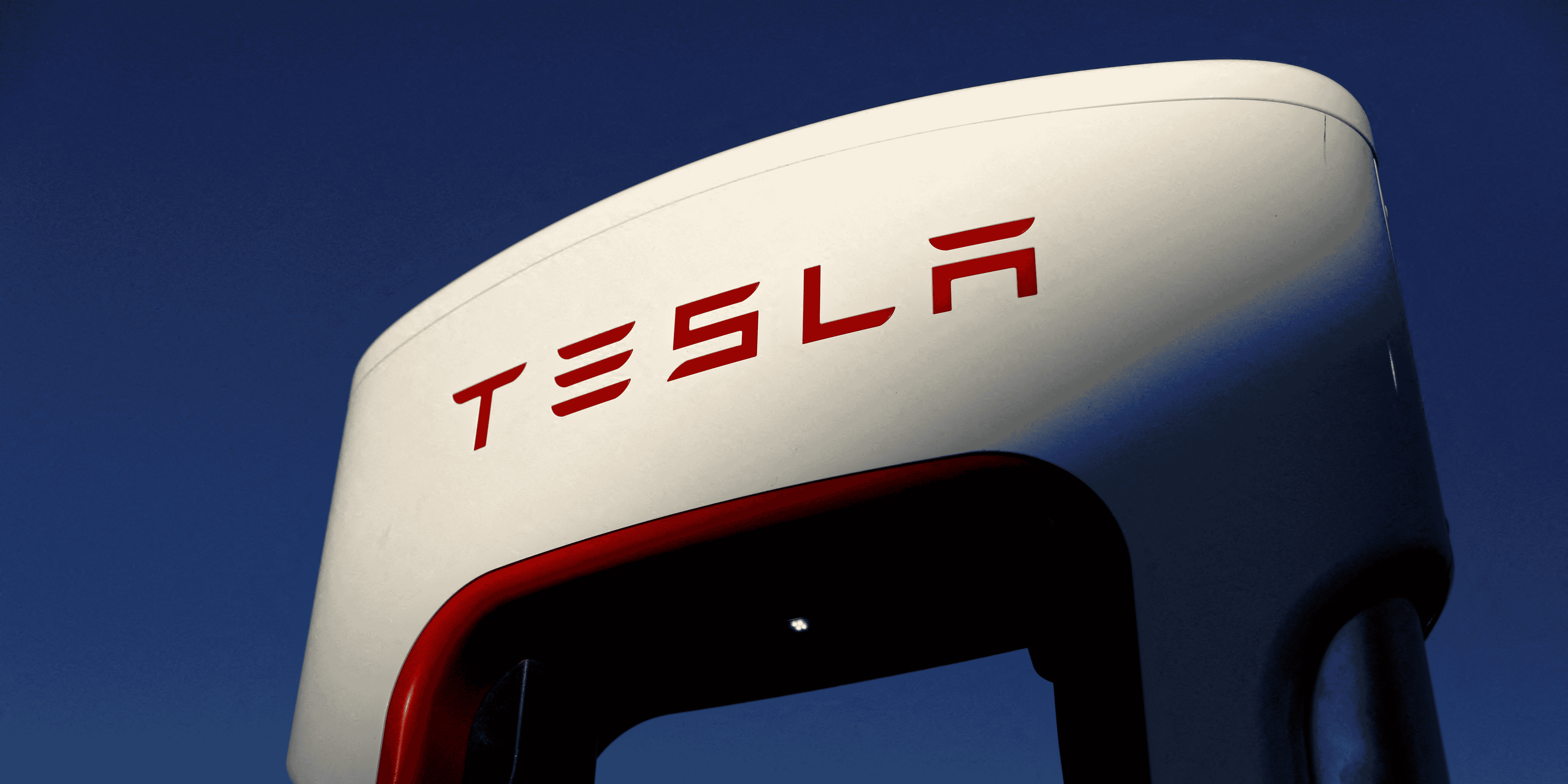 Photo d'archives des super chargeurs tesla a mojave, aux etats-unis