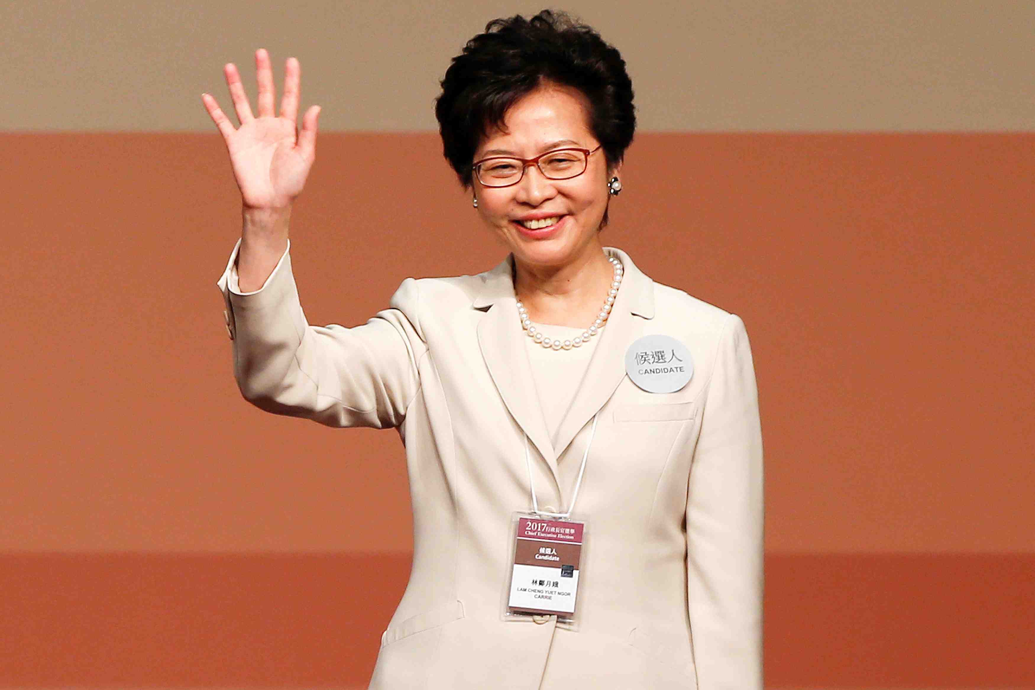 Une femme designee a la tete de l'executif de hong kong