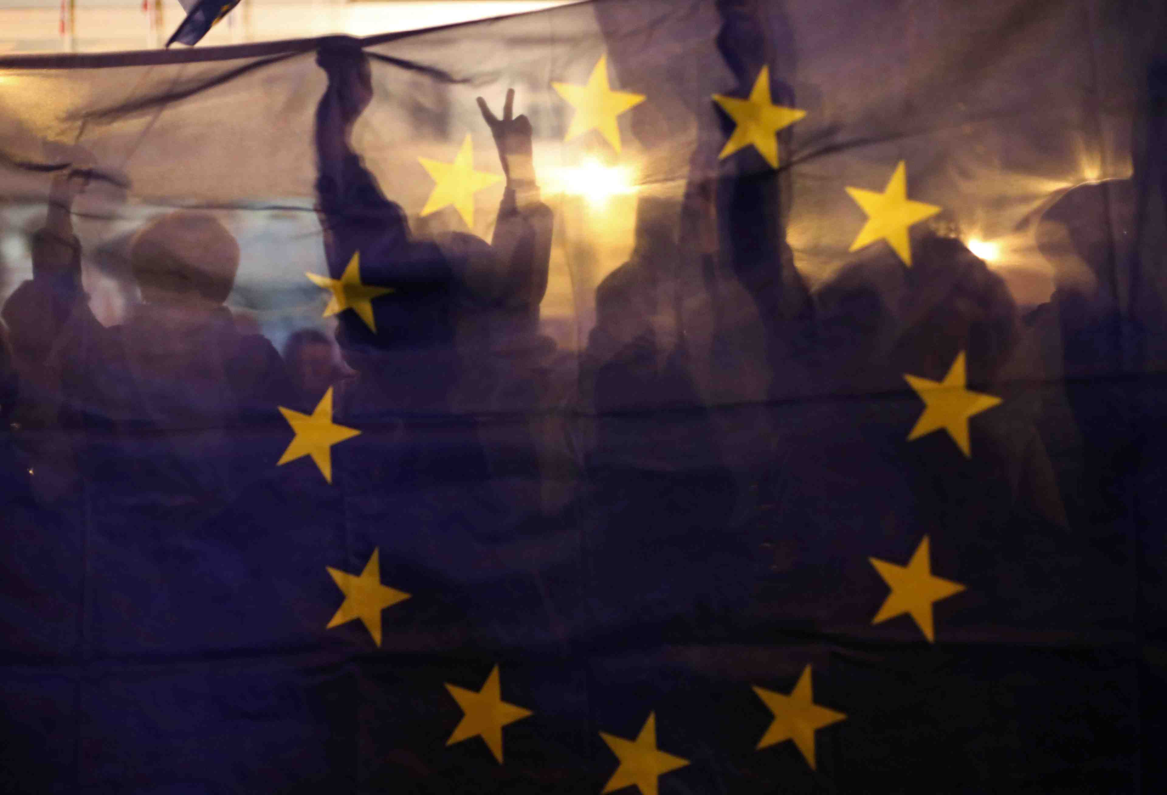 L'union europeenne donne son accord initial pour instaurer des quotas de femmes dans les conseils d'administration