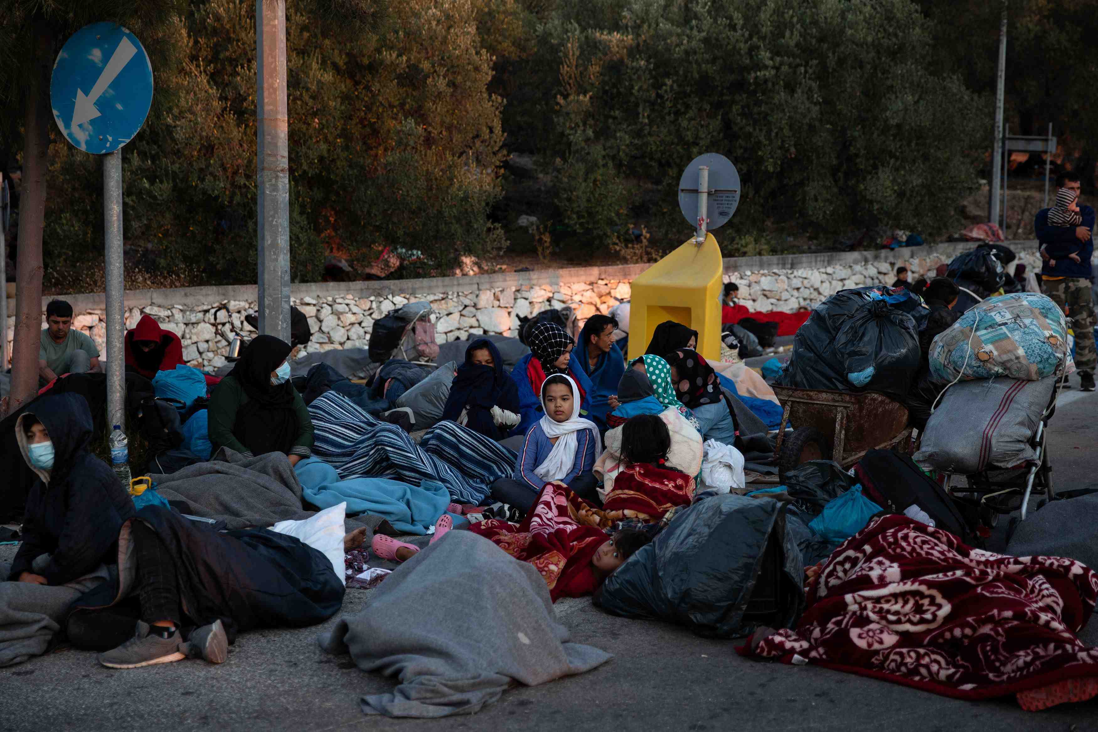 Des milliers de migrants sans abri apres l'incendie a lesbos