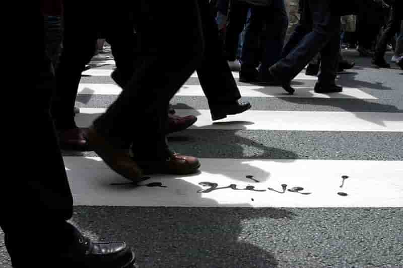 Les syndicats misent sur la rue pour faire fléchir Valls