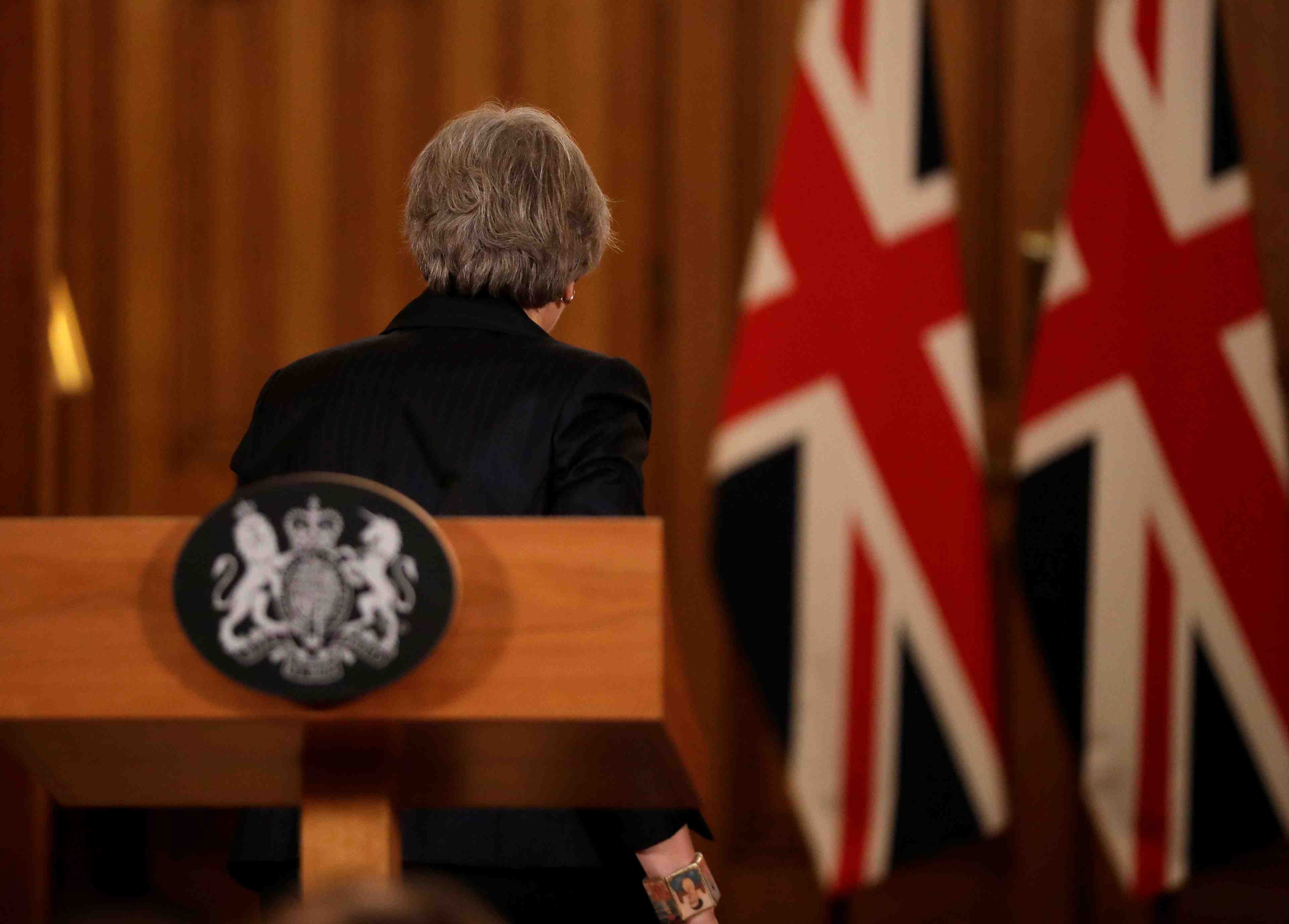 Les brexiters s'activent pour un vote de defiance contre theresa may