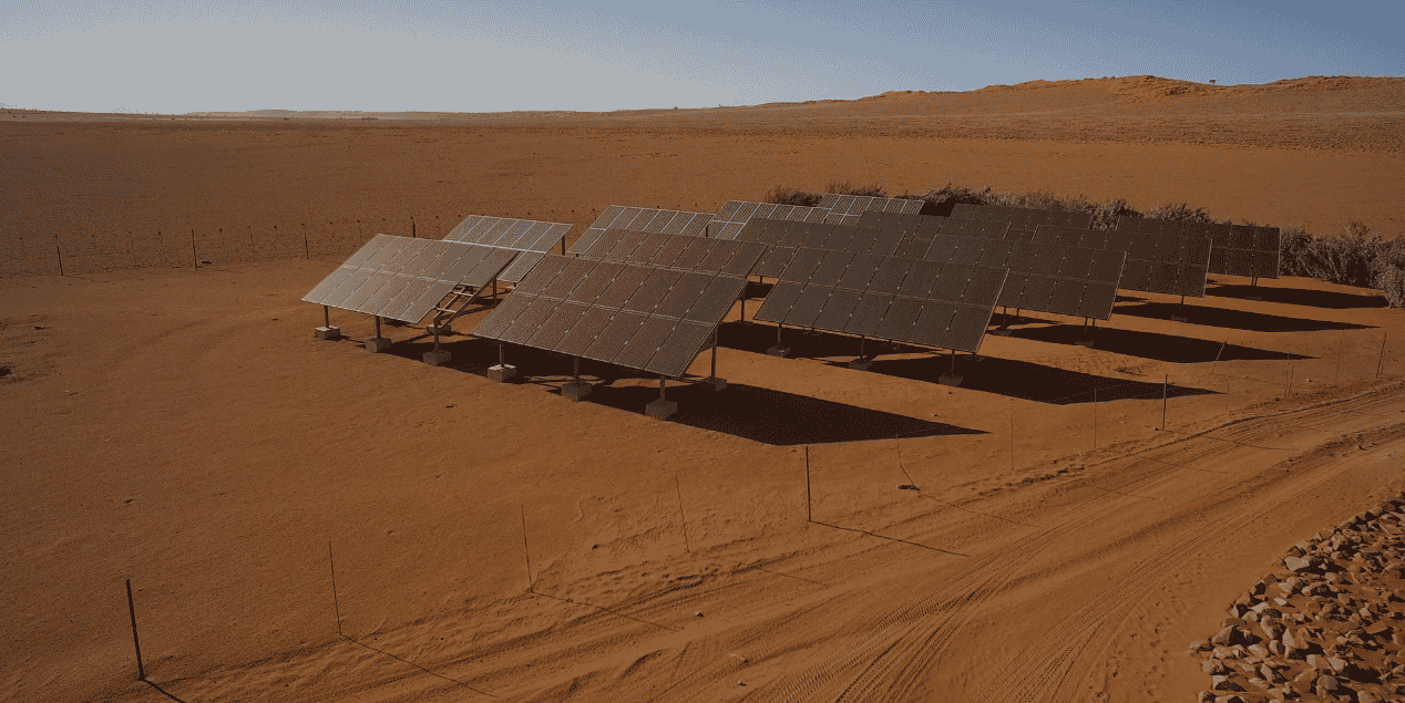 Désert soleil panneaux énergie solaire