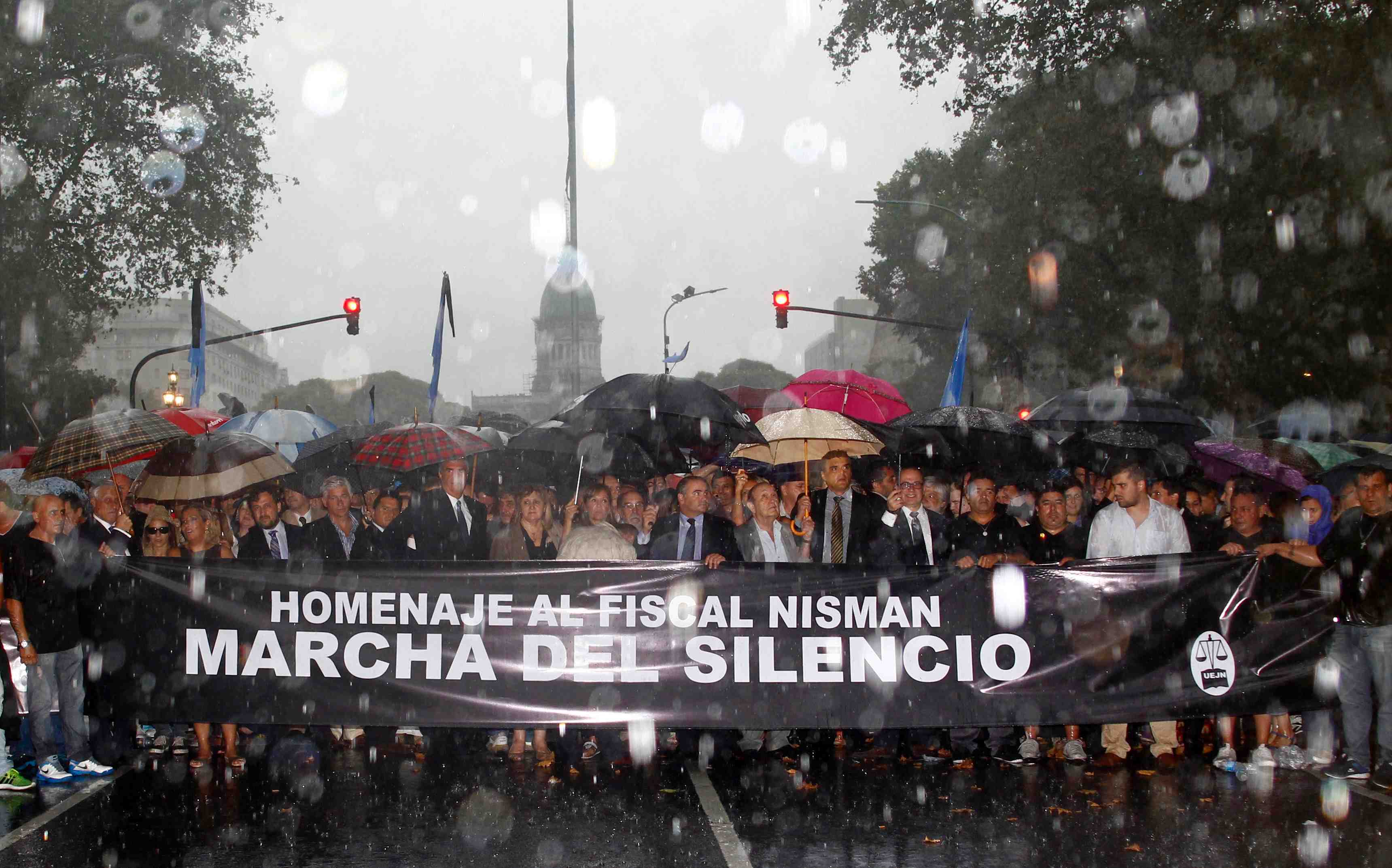 Vaste manifestation en hommage a nisman a buenos aires