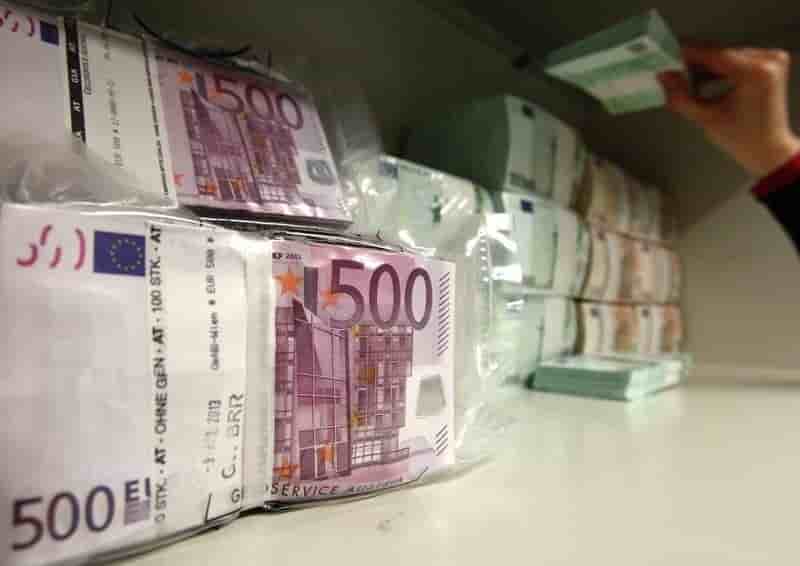 Les banques europeennes devraient reduire encore leurs couts