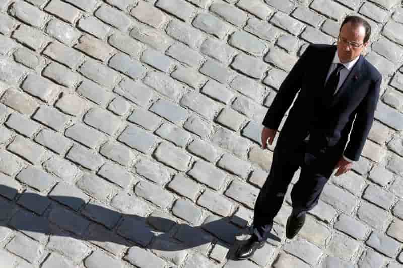 La popularité de Hollande continue de chuter, selon OpinionWay