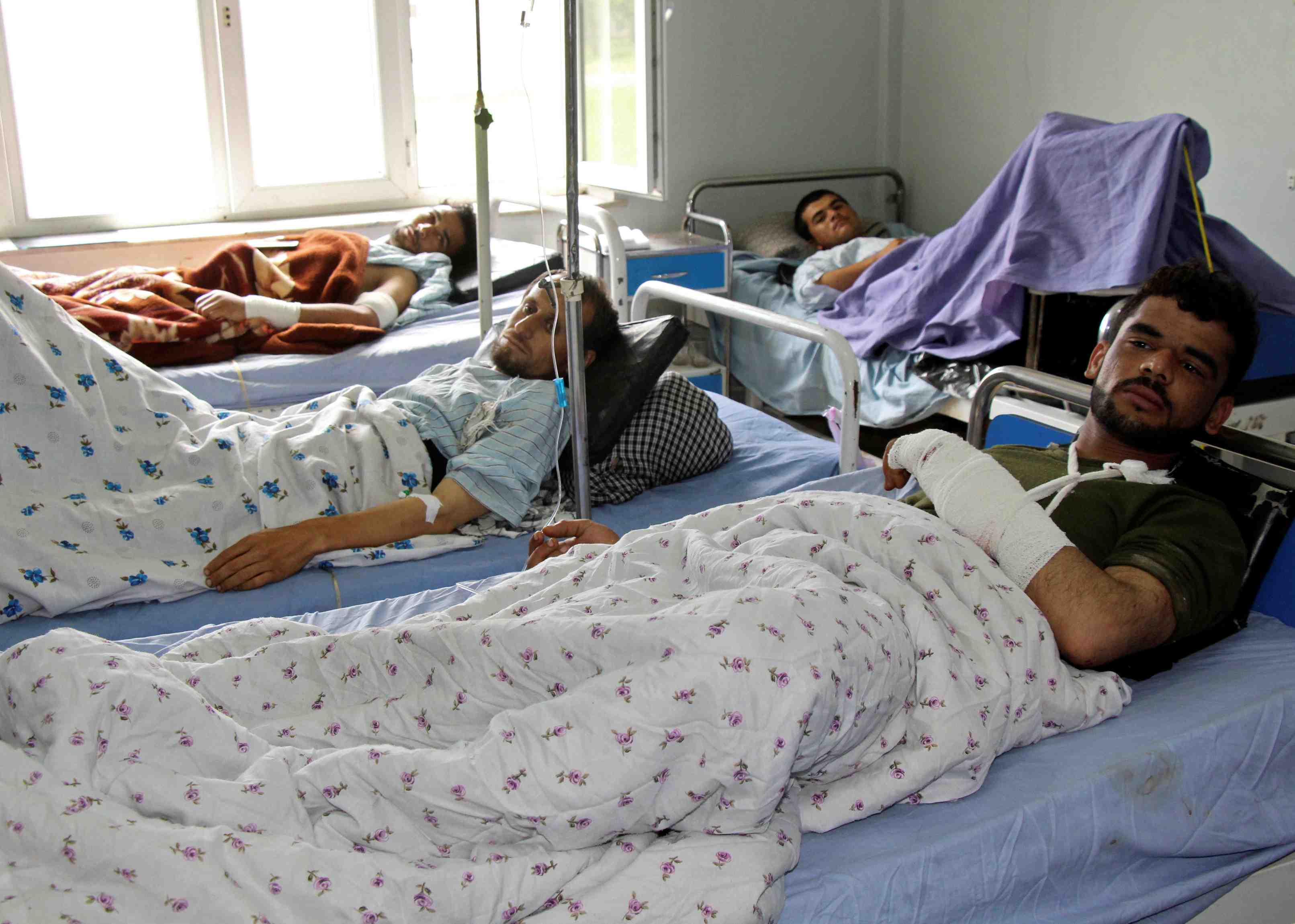 Les taliban a l'offensive a kunduz et dans 15 provinces afghanes