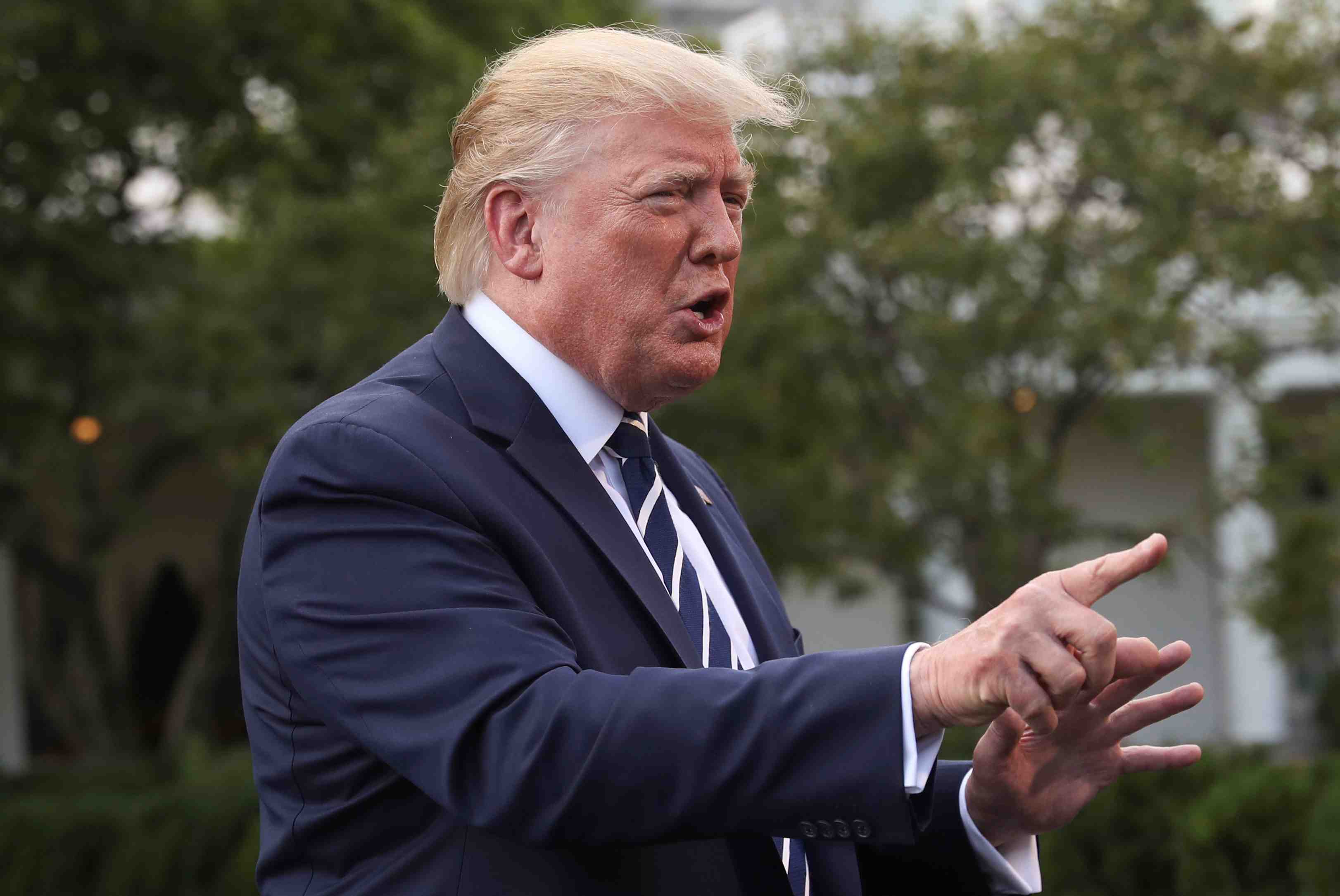 Trump voit des problemes "plus graves" que les pailles en plastique