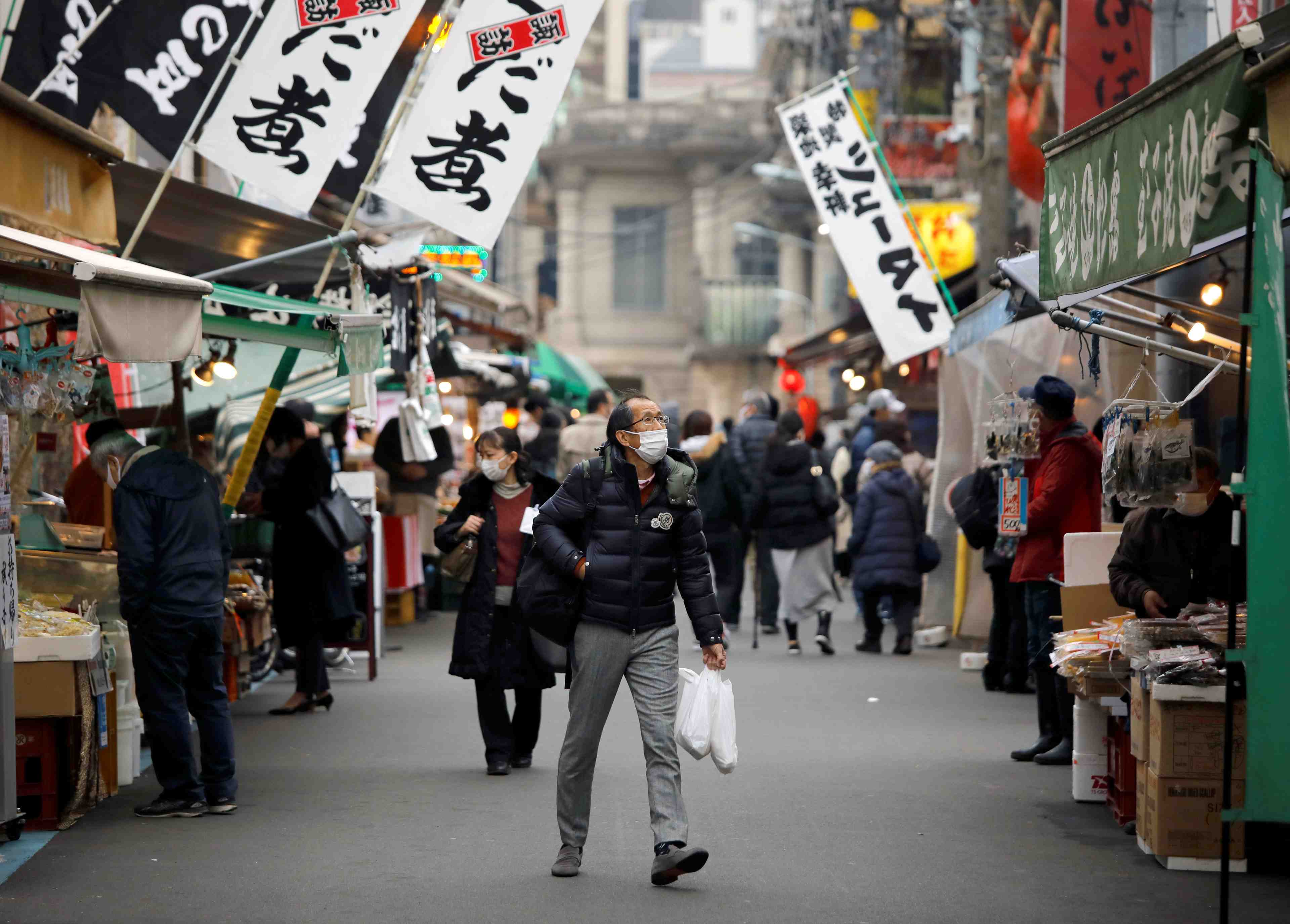 Coronavirus: pres de 1.000 nouveaux cas a tokyo, un record