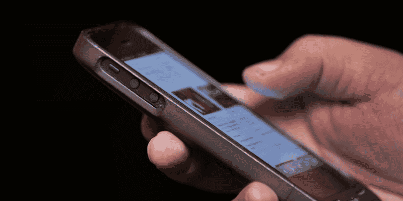Vers une interdiction du "smartphone" dans les ecoles et colleges