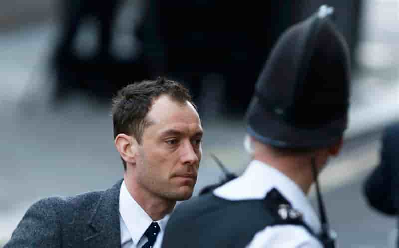 Témoignage ému de Jude Law dans le procès des écoutes à Londres