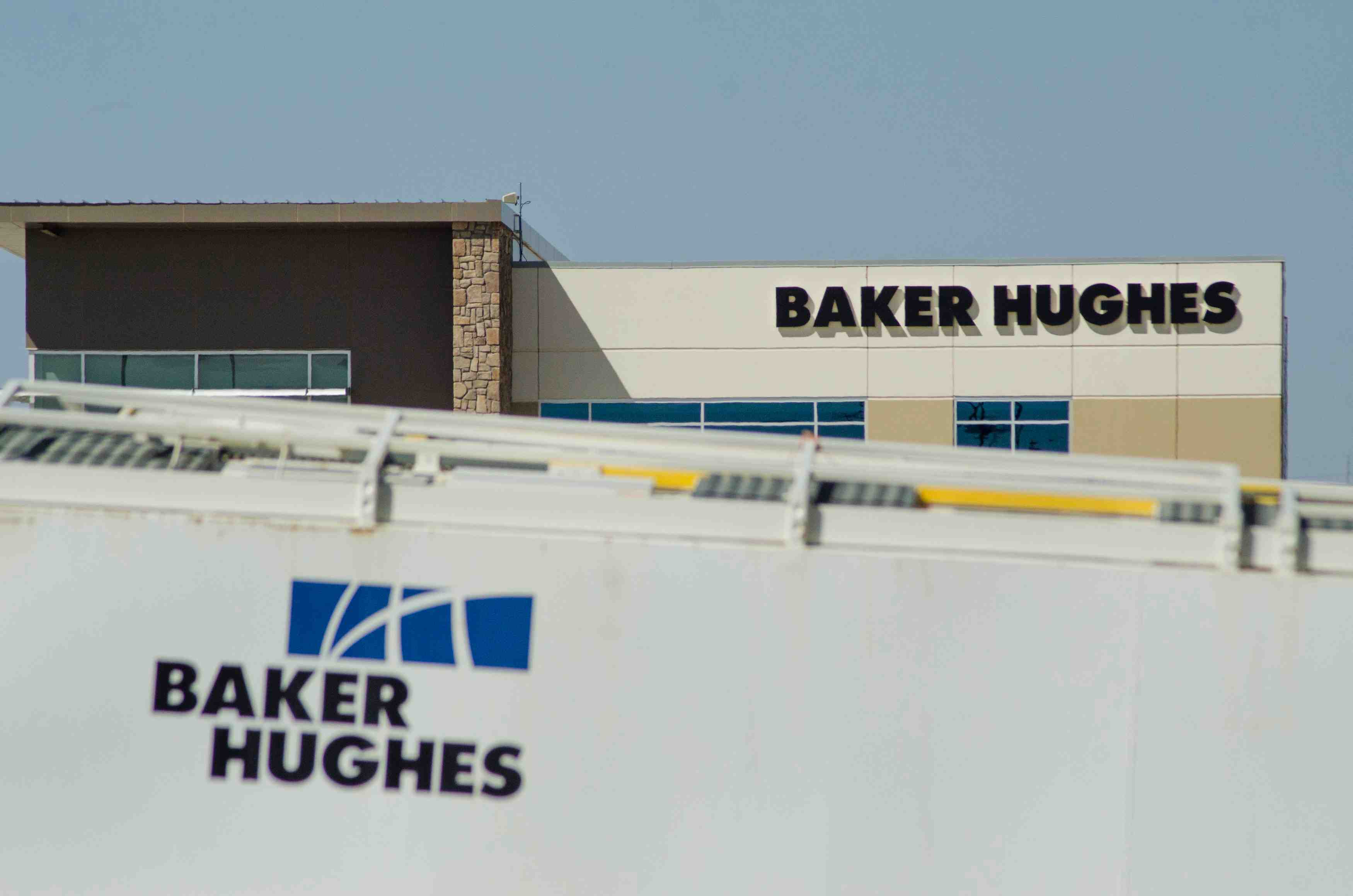 Abandon du projet de fusion halliburton-baker hughes