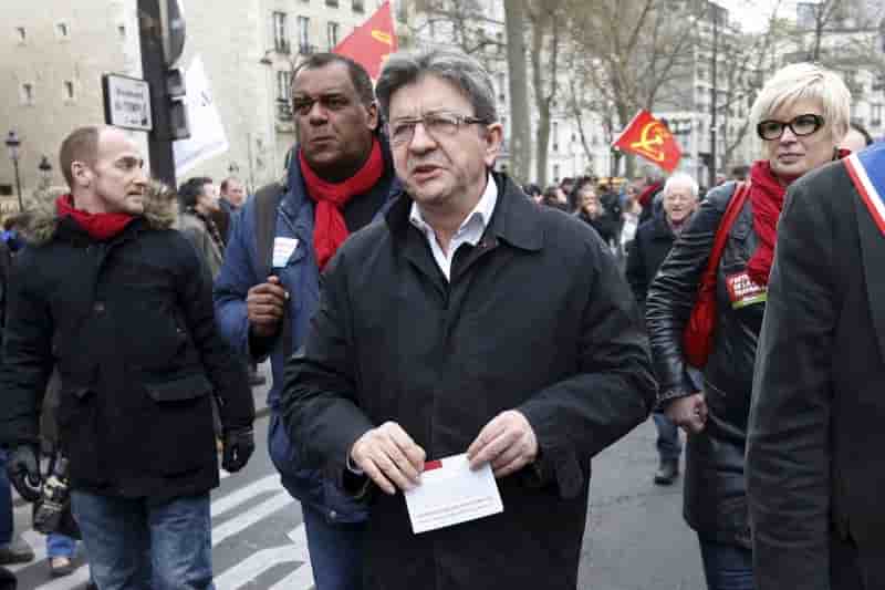 Melenchon ferait jeu egal, voire depasserait hollande en 2017