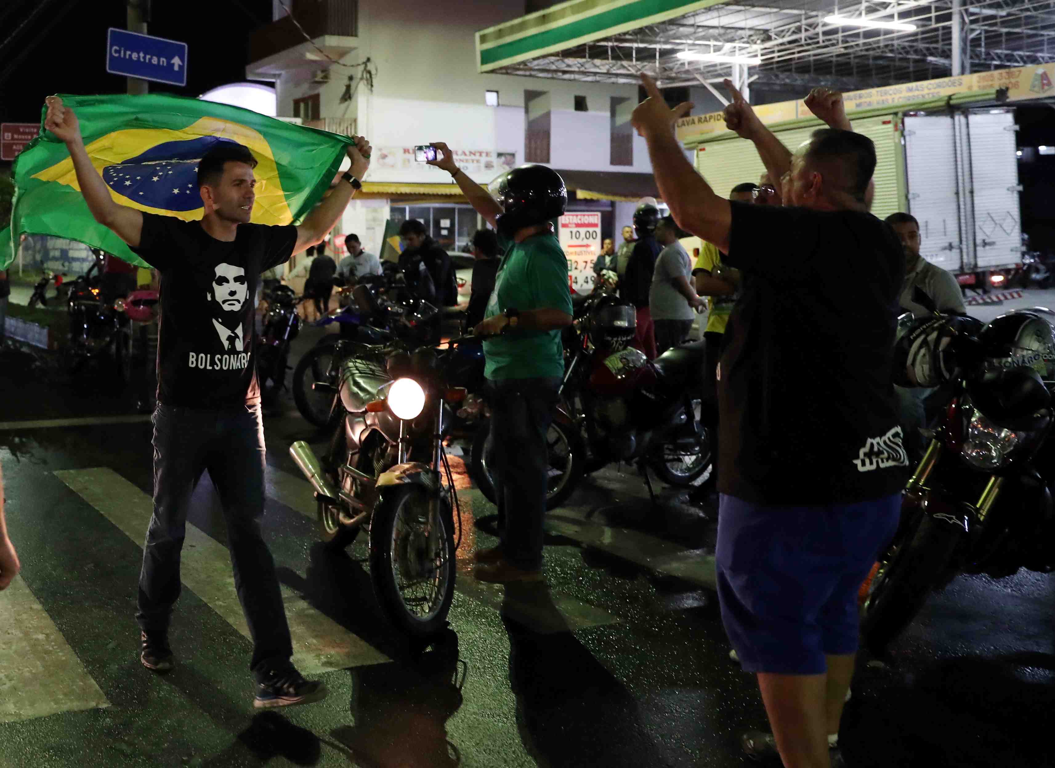 Bresil/presidentielle: bolsonaro en tete des intentions de vote