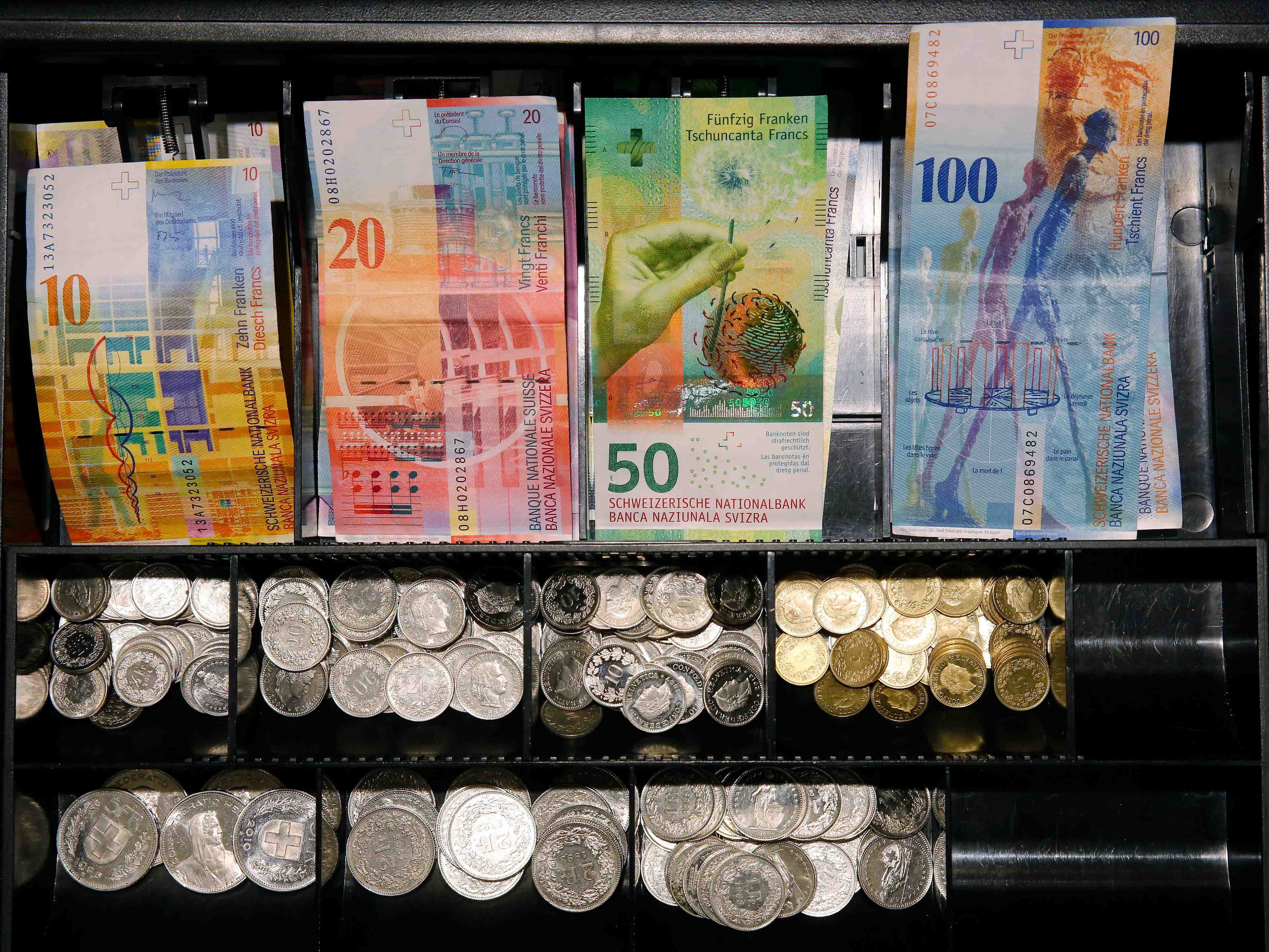 Zone franc: priorite aux recettes fiscales, a la lutte anti-blanchiment