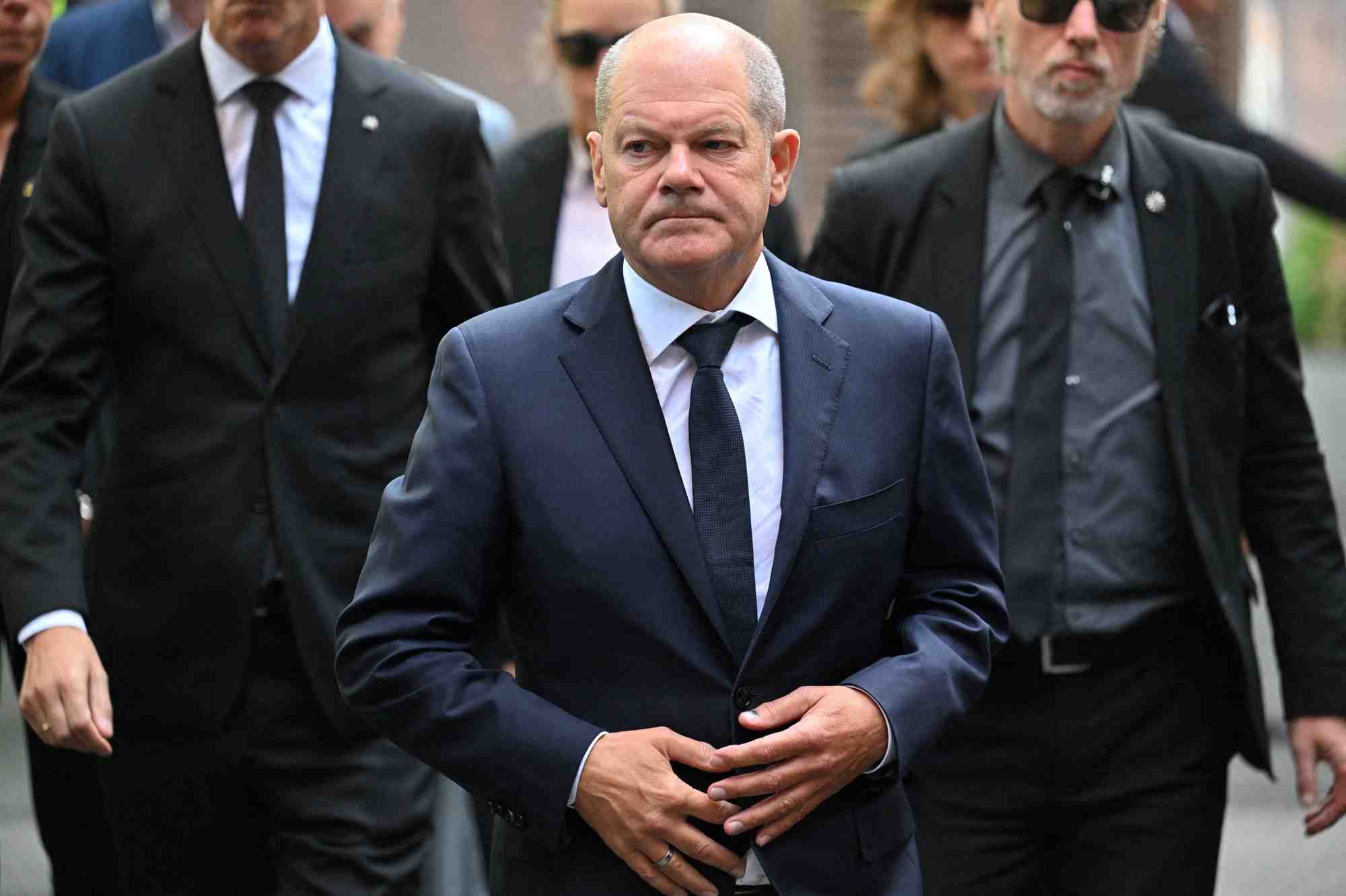 Le chancelier allemand scholz visite le site apres une attaque a l'arme blanche lors d'un festival, a solingen