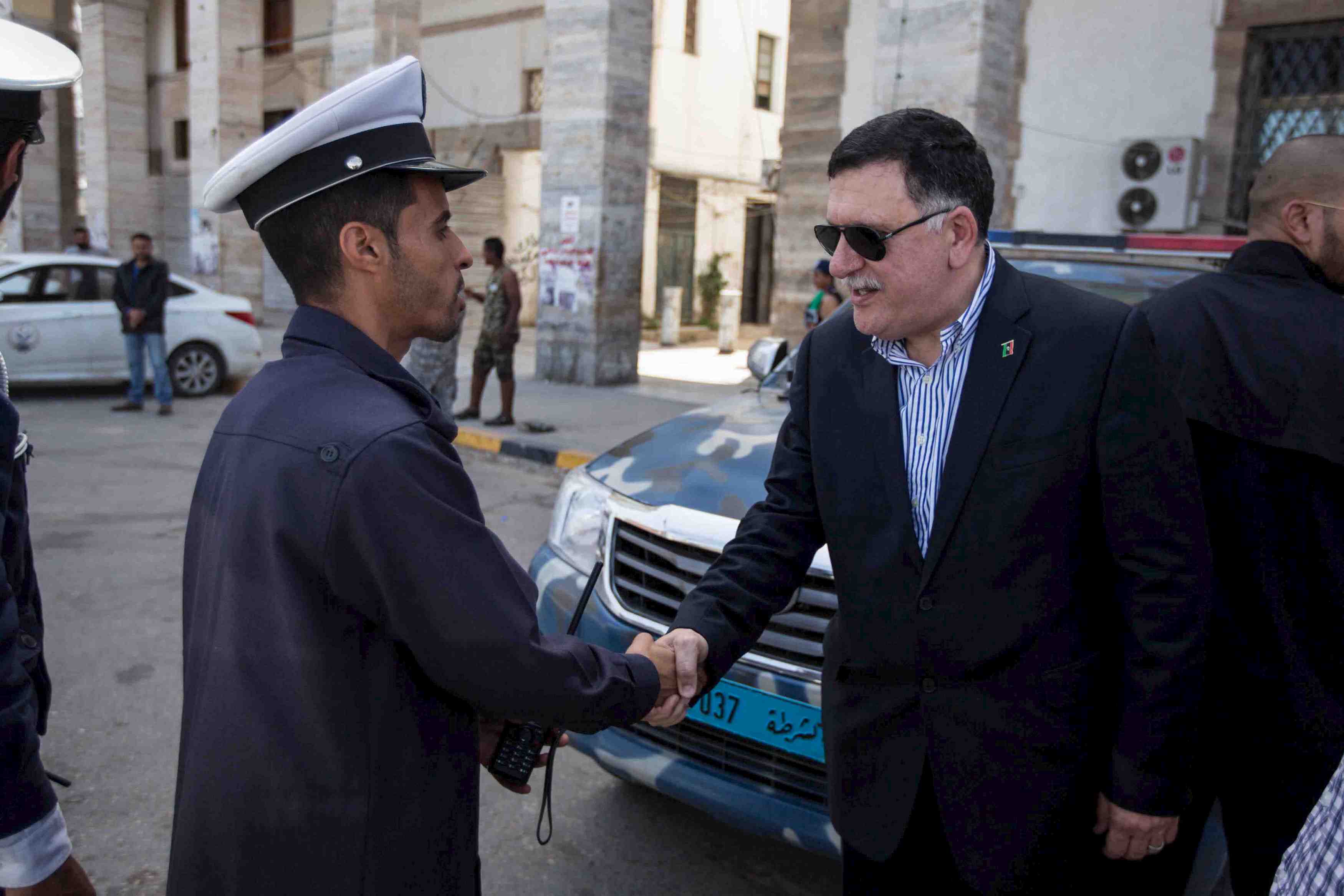 Le chef du gouvernement d'union libyen dans les rues de tripoli