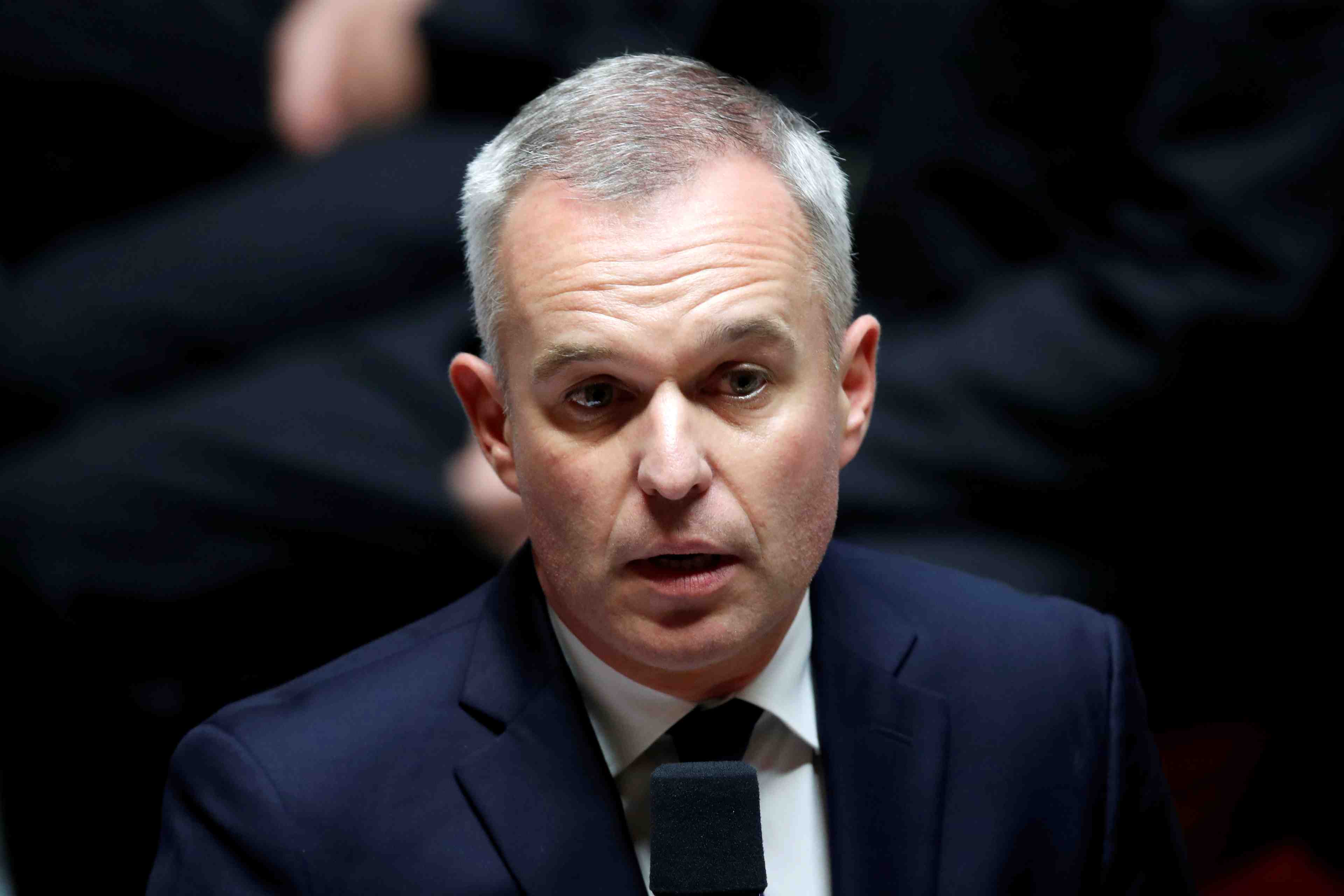 Rugy doit pouvoir se defendre, rappelle macron
