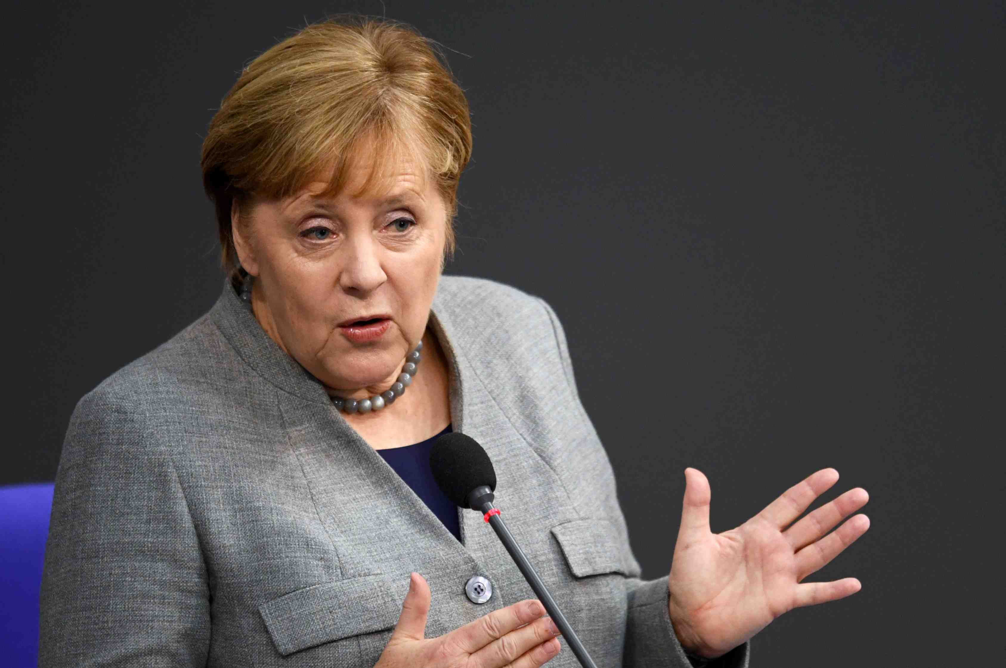 Macron et merkel saluent l'echange de prisonniers en ukraine
