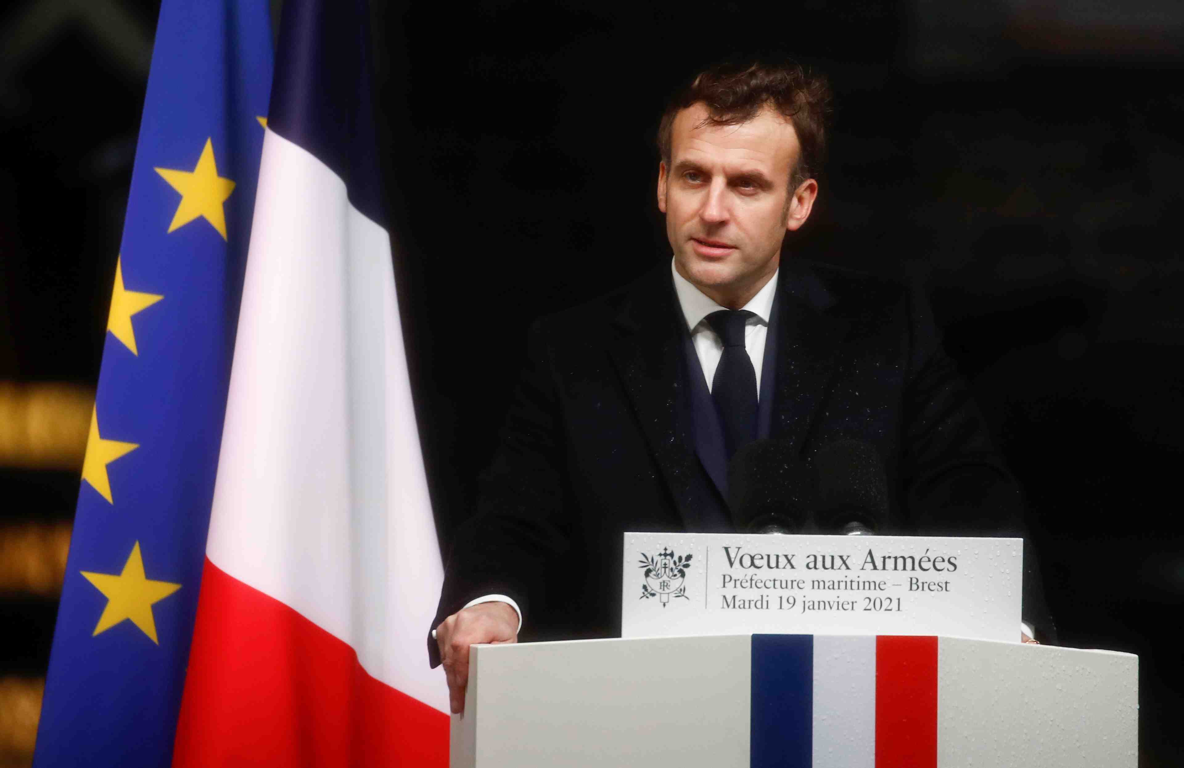 La france va pouvoir "ajuster son effort" au sahel, dit macron aux armees