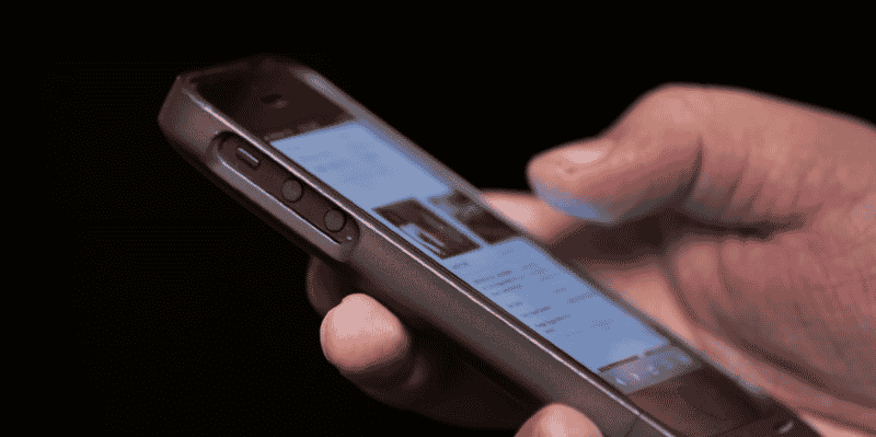Vers une interdiction du "smartphone" dans les ecoles et colleges