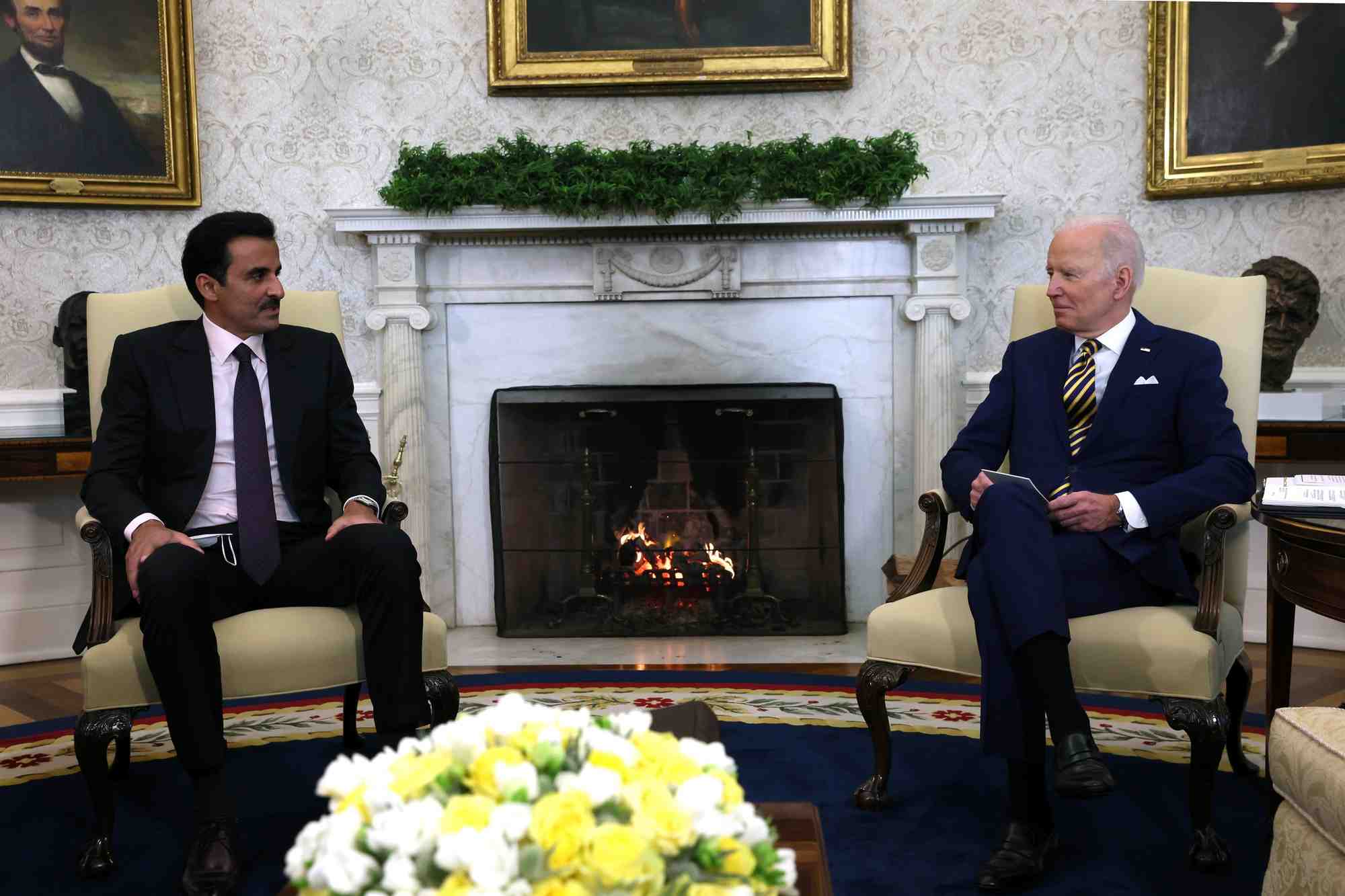Joe biden et l'emir du qatar, cheikh tamim bin hamad al-thani