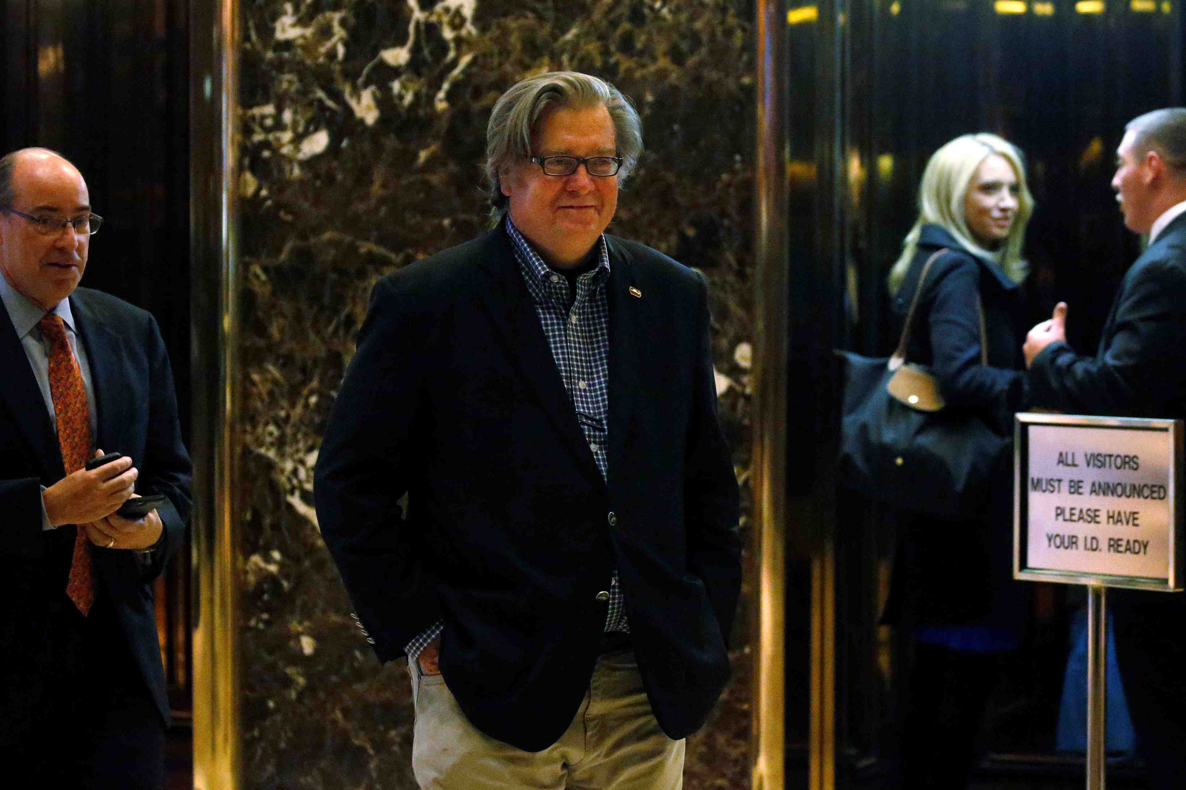 Le parti democrate critique vivement la nomination de bannon