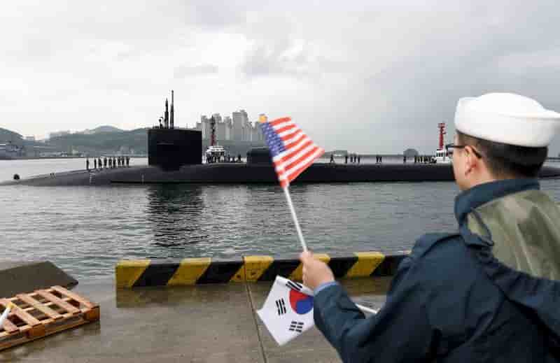 Un sous-marin americain fait escale en coree du sud