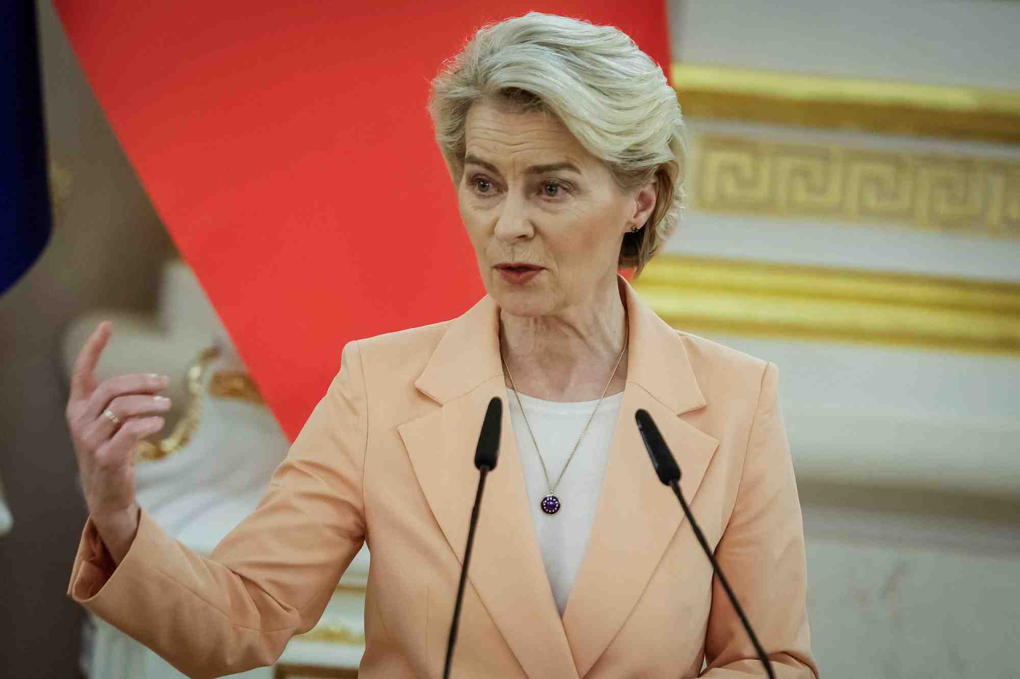 La presidente de la commission europeenne, ursula von der leyen, participe a une conference de presse conjointe avec le president ukrainien, volodymyr zelenskiy et les dirigeants de l'ue et du canada a kiev