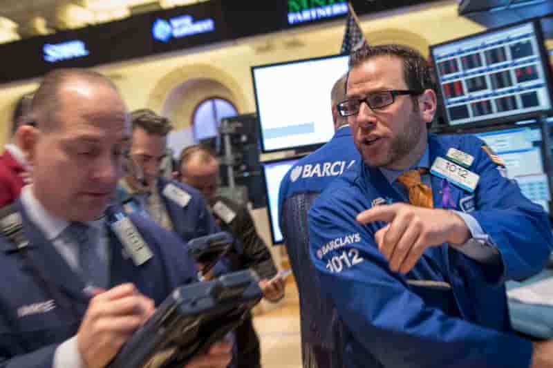 Wall Street ouvre en petite hausse, JC Peney s'envole