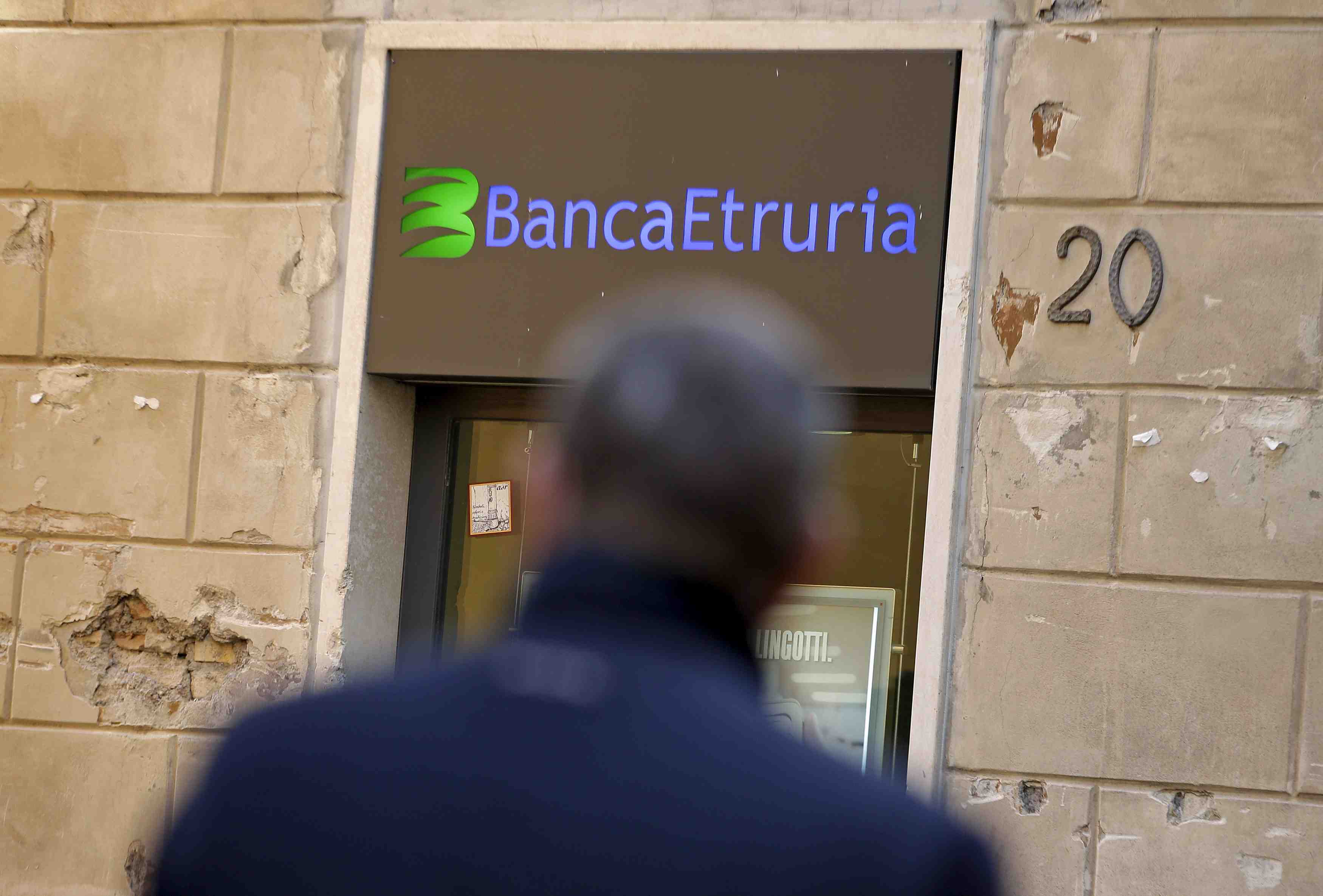 L'italie priee de ceder les quatre banques sauvees par l’etat